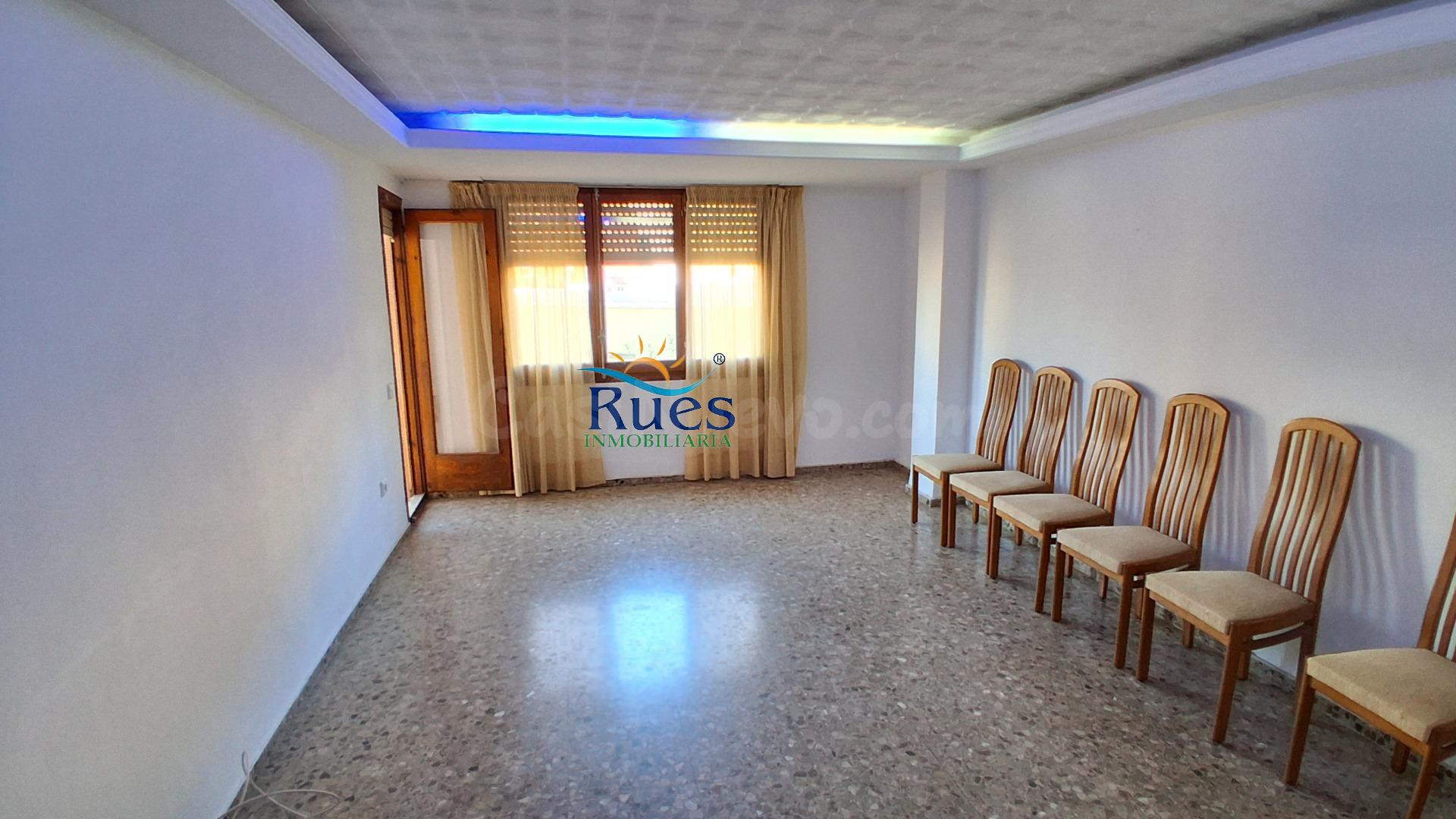 UNA VIVIENDA BIEN DISTRIBUIDA, BIEN CONSERVADA Y A BUEN PRECIO EN BUENA ZONA y EN ENTORNO RURAL MUY ATRACTIVO - foto 4