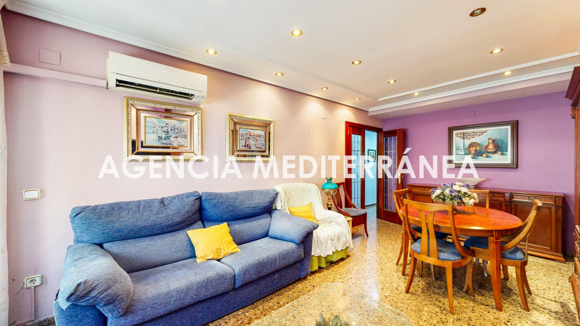 Piso en venta en Torrent, con tres habitaciones y dos baños. - foto 2