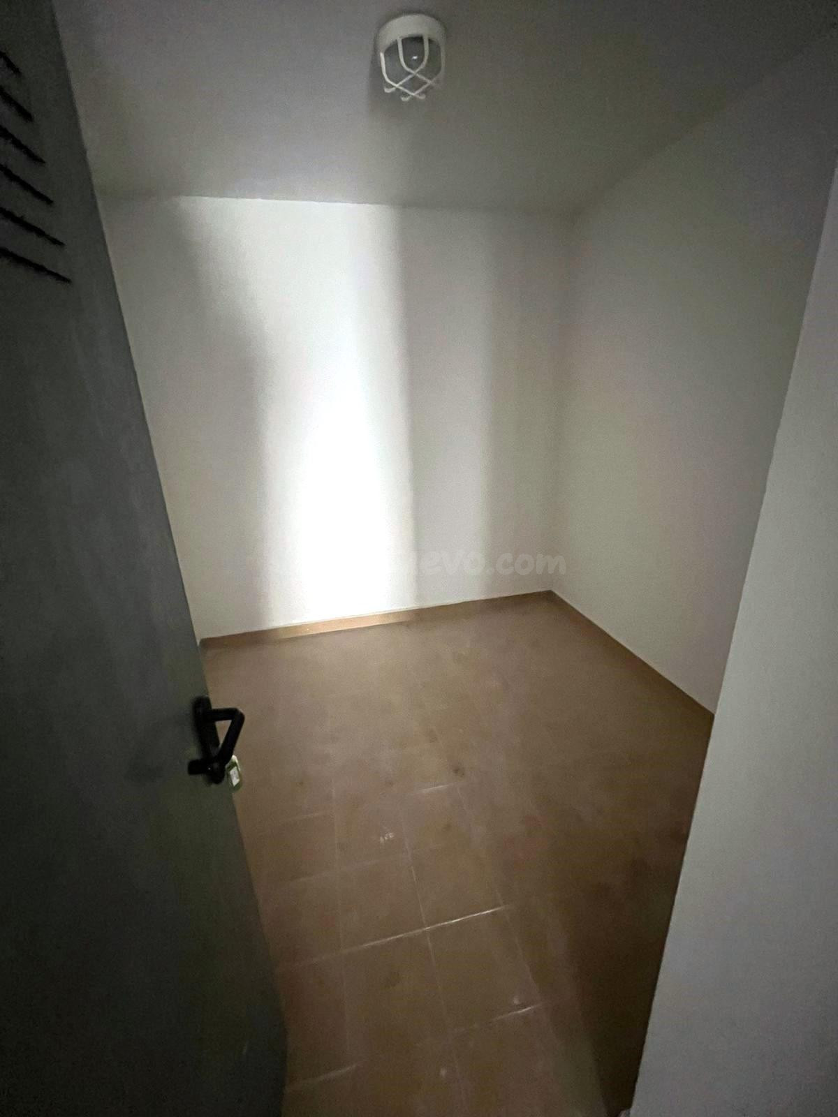 A la venta trastero en Santomera.