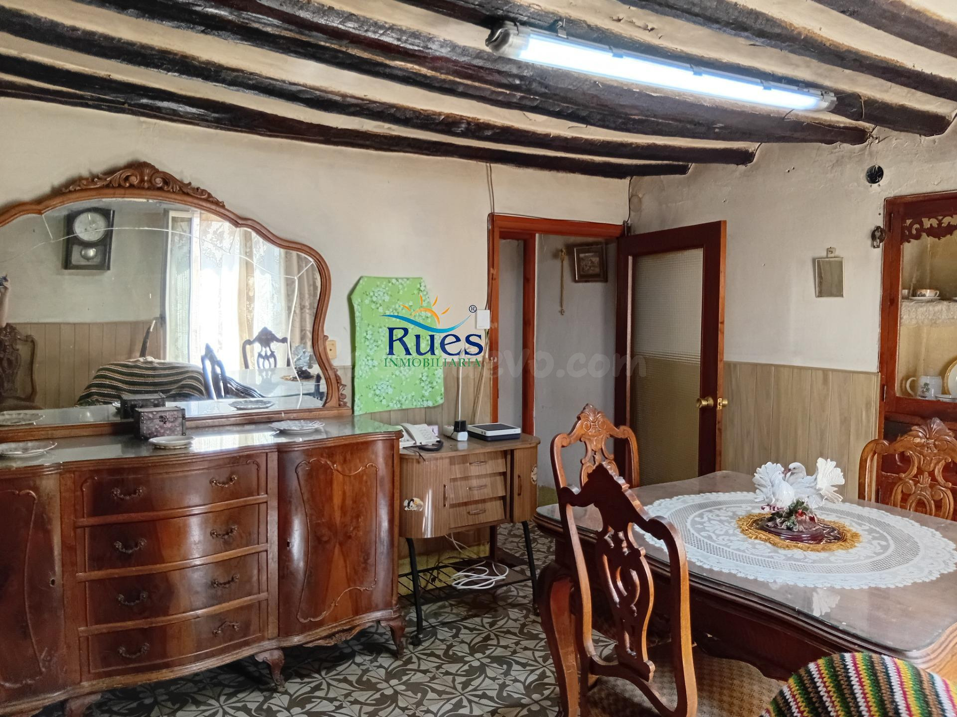 Casa de pueblo con encanto y ubicación estratégica en Tirig