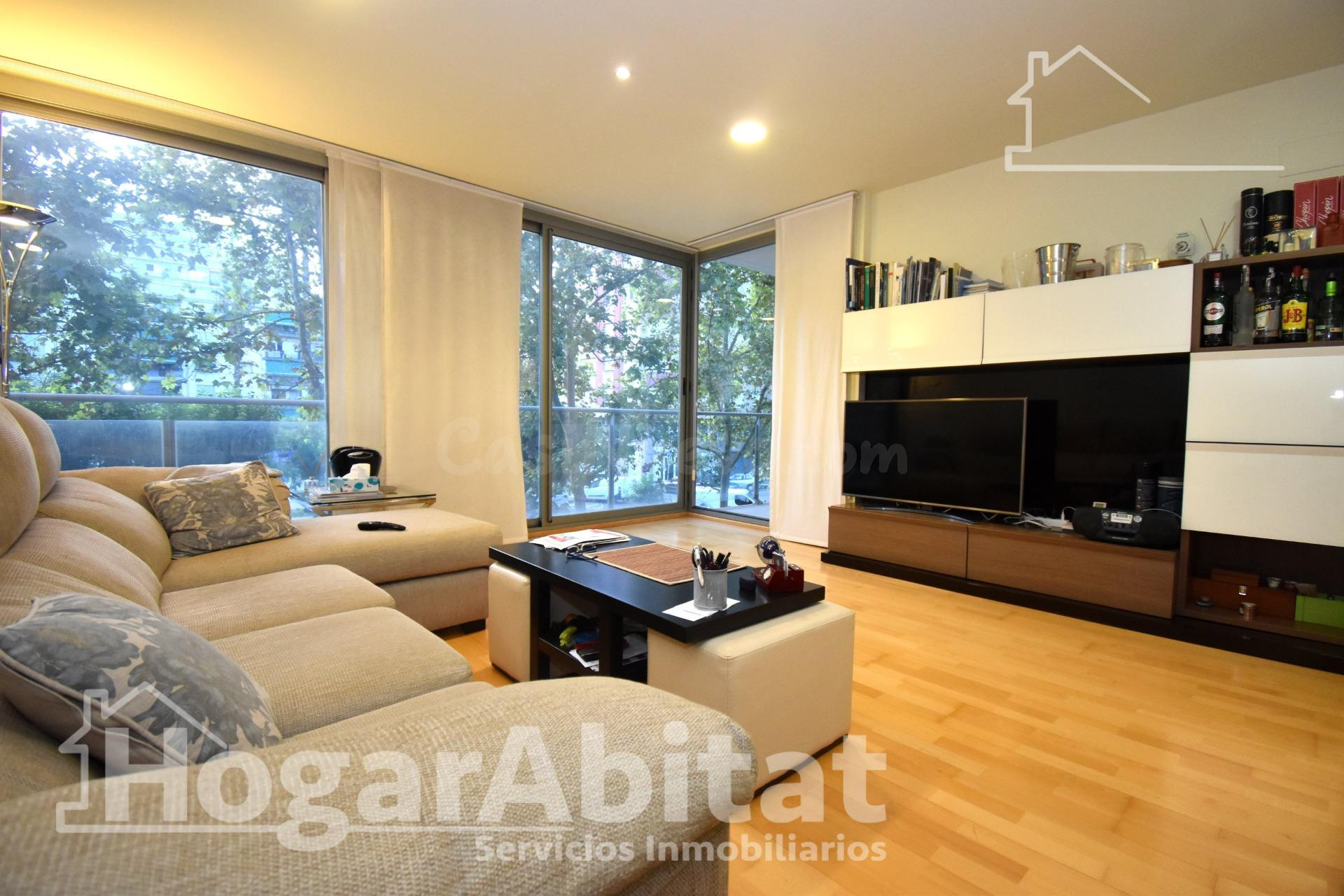 SEMINUEVO CON TERRAZA, GARAJE Y TRASTERO - foto 2
