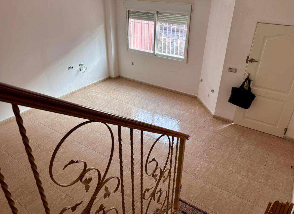 Dúplex familiar con porche, patio y gran garaje en Alguazas
