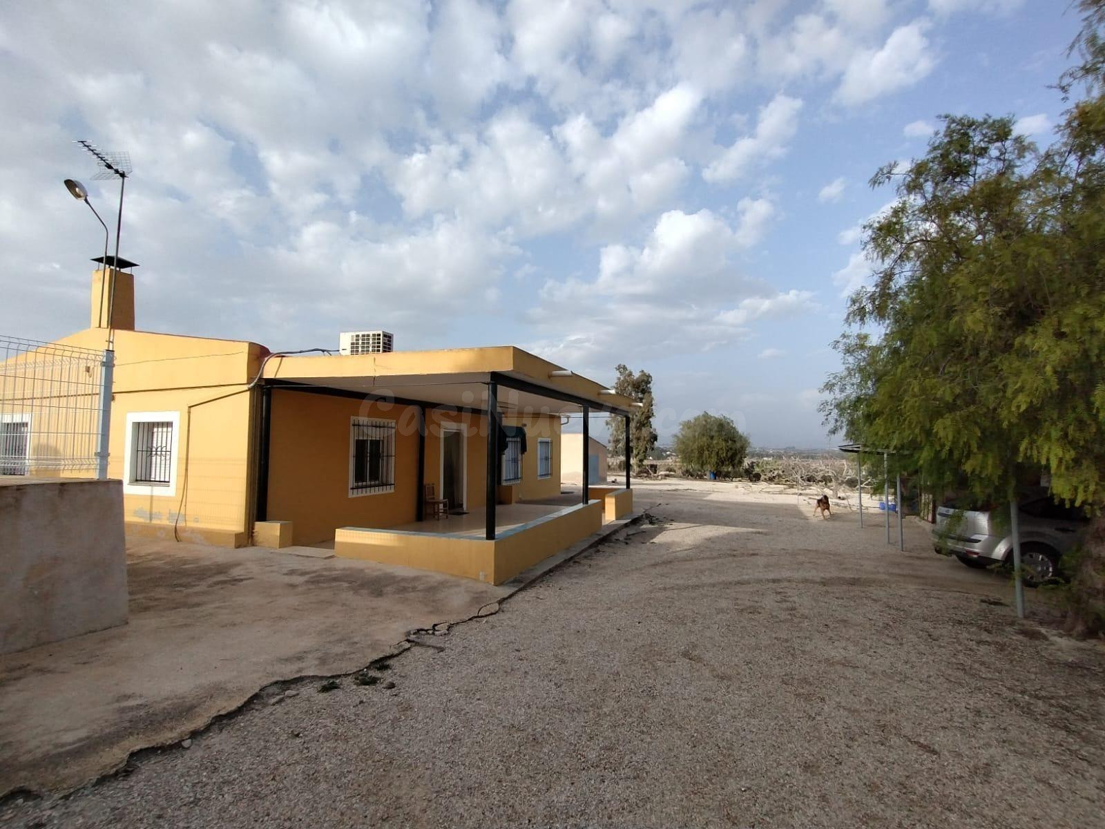 Finca con casa, piscina y 8.753 m2 de terreno en Los Valientes