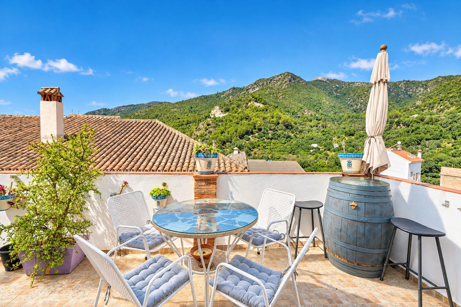 Casa singular con apartamento, estudio y terrazas panorámica