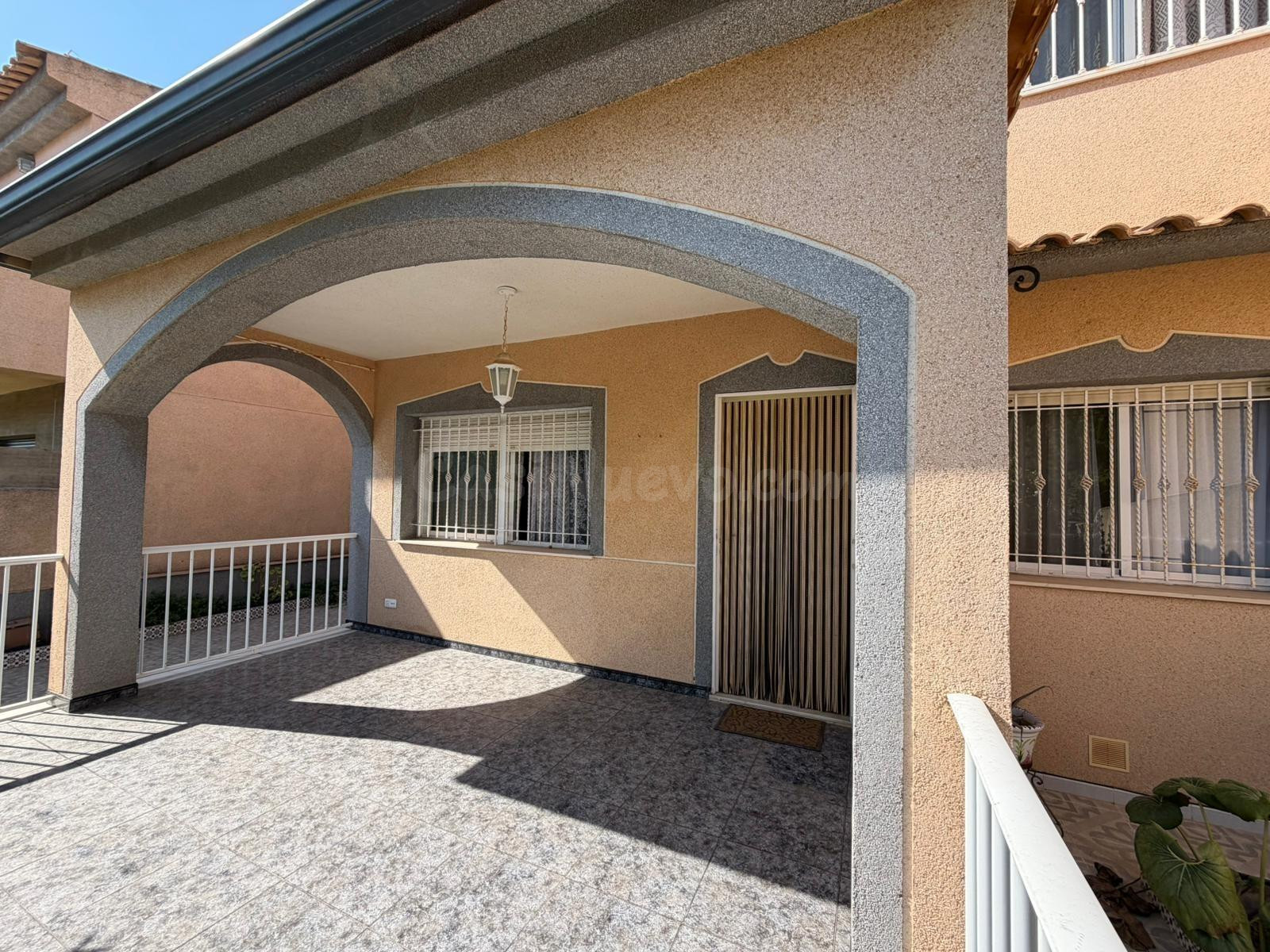 Encantador Chalet en Santiago de la Ribera - Ideal para Familias