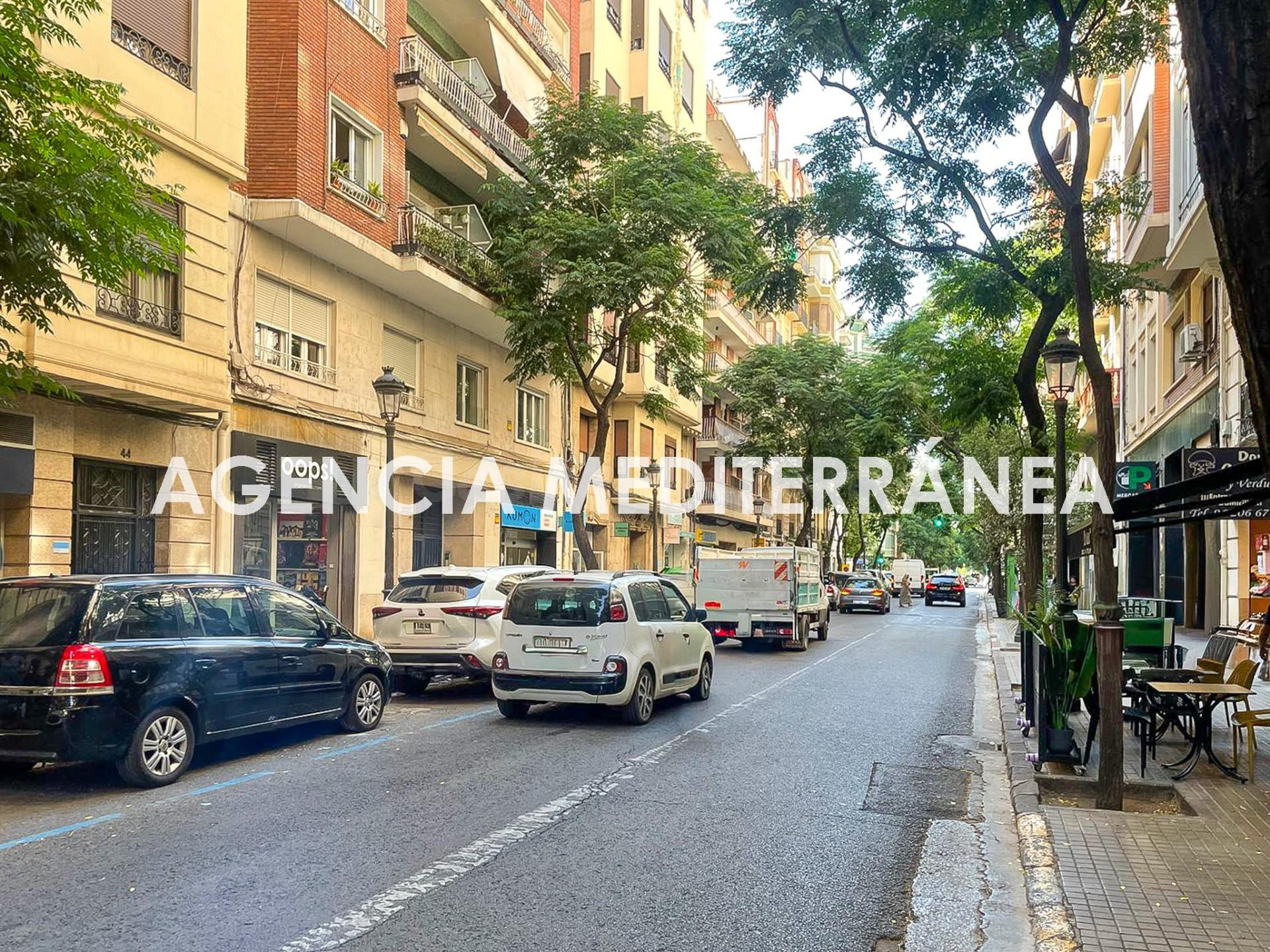 Plaza doble de garaje en parking privado en Gran Vía - foto 2