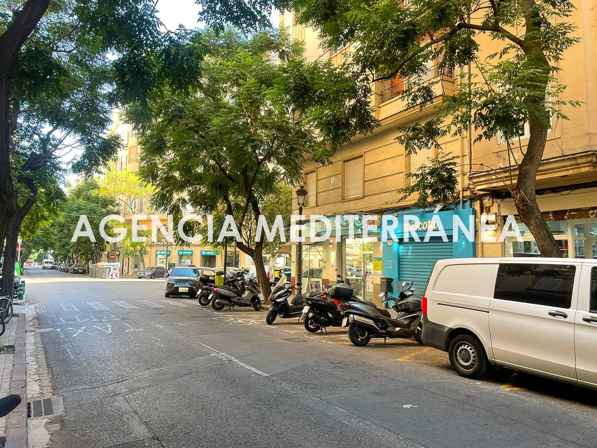 Plaza doble de garaje en parking privado en Gran Vía - foto 3