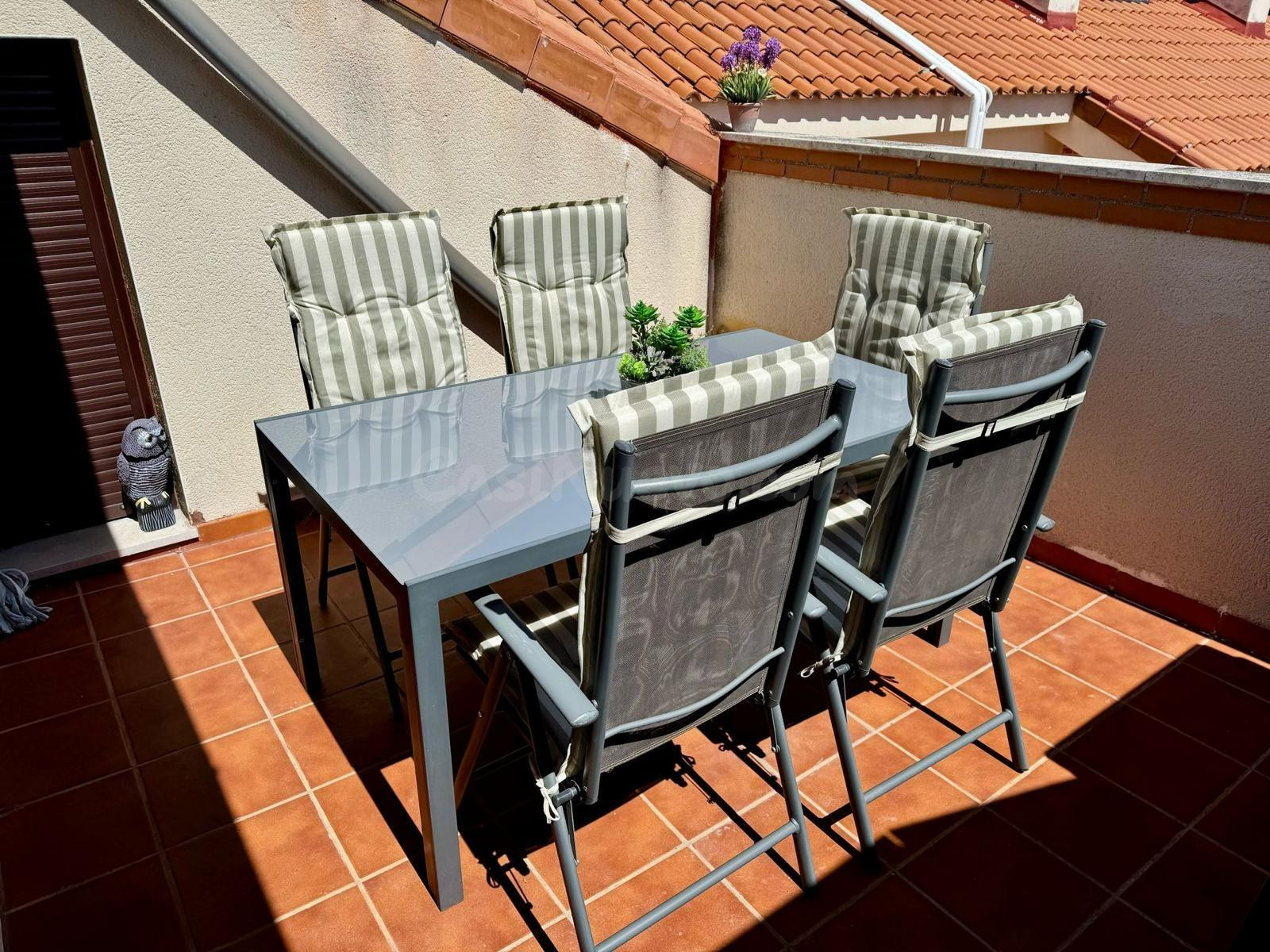 PRECIOSO ATICO CON TERRAZA CON DOS PLAZAS DE GARAJE Y TRASTERO