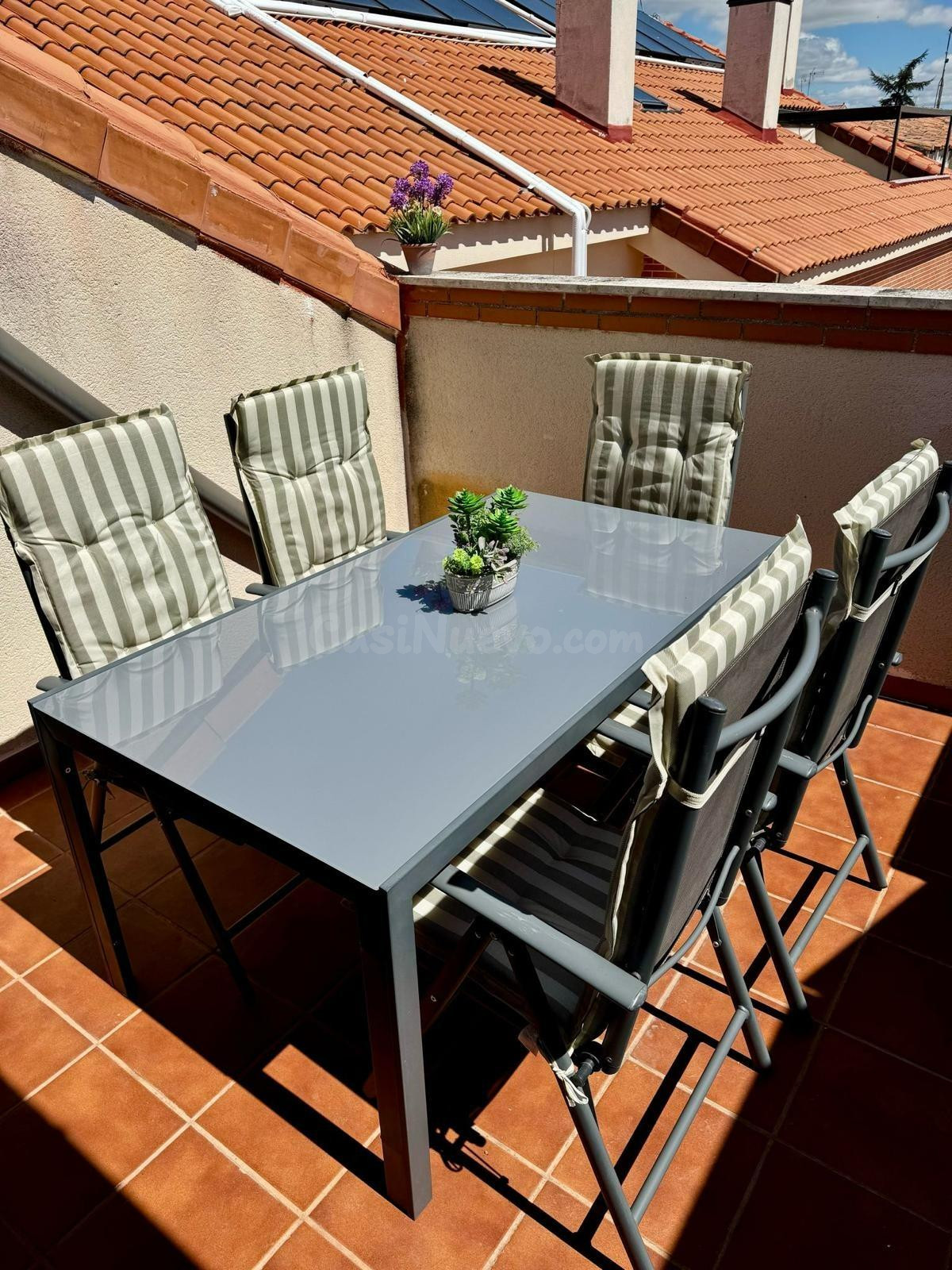 PRECIOSO ATICO CON TERRAZA CON DOS PLAZAS DE GARAJE Y TRASTERO - foto 5