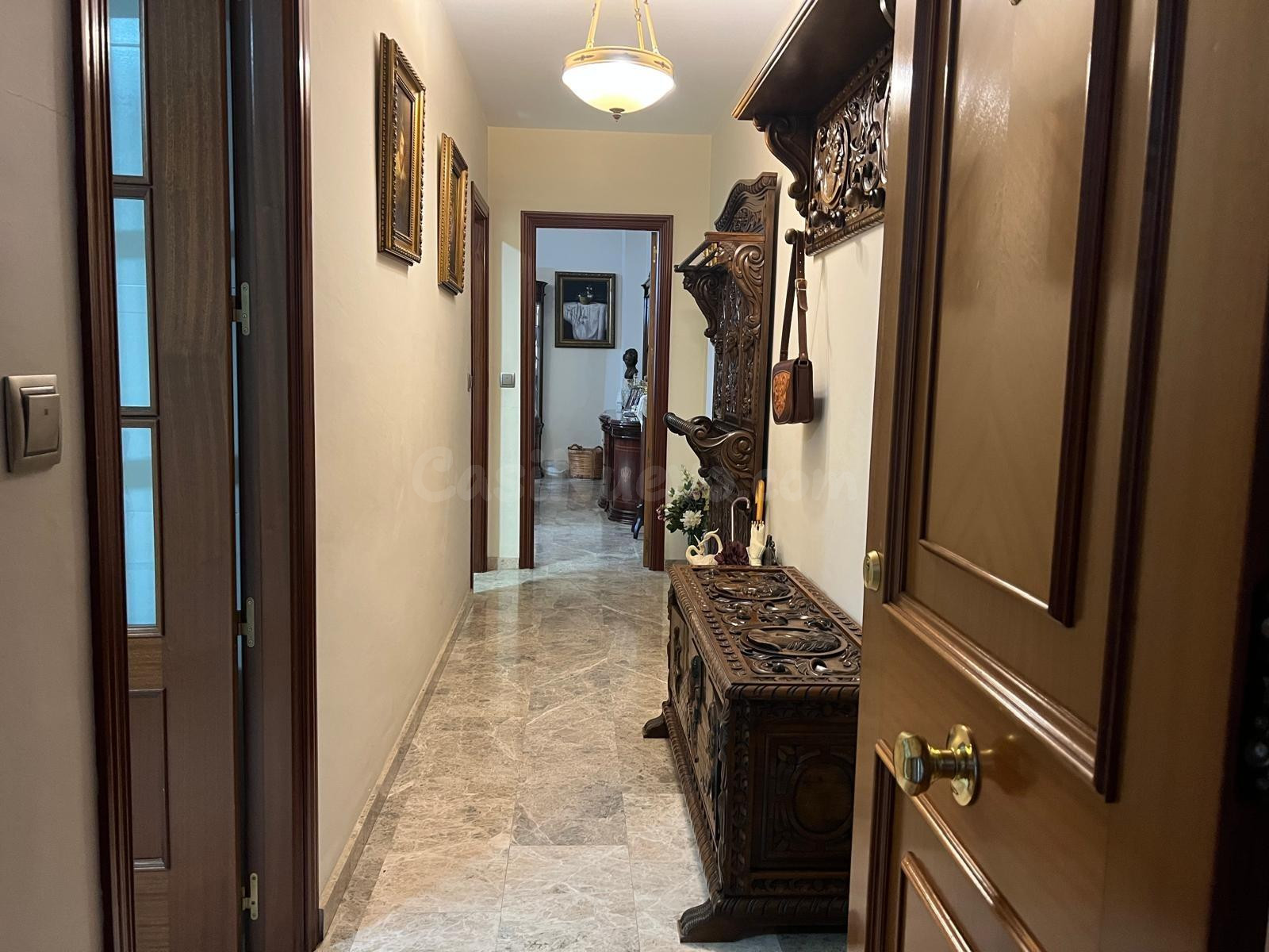 Gran Piso en La Carlota en calle peatonal junto al Boulevard - foto 2