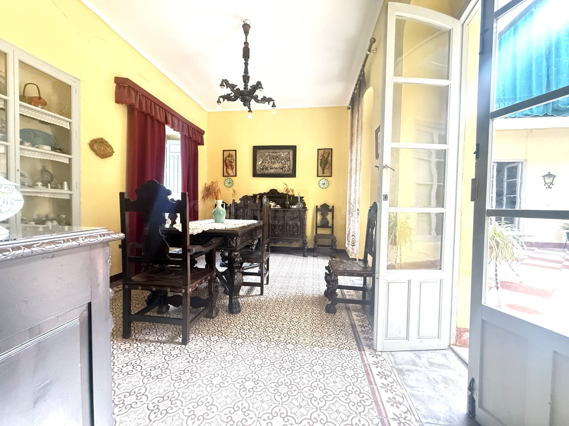 Espectacular casa señorial con patio central y gran zona ext - foto 4