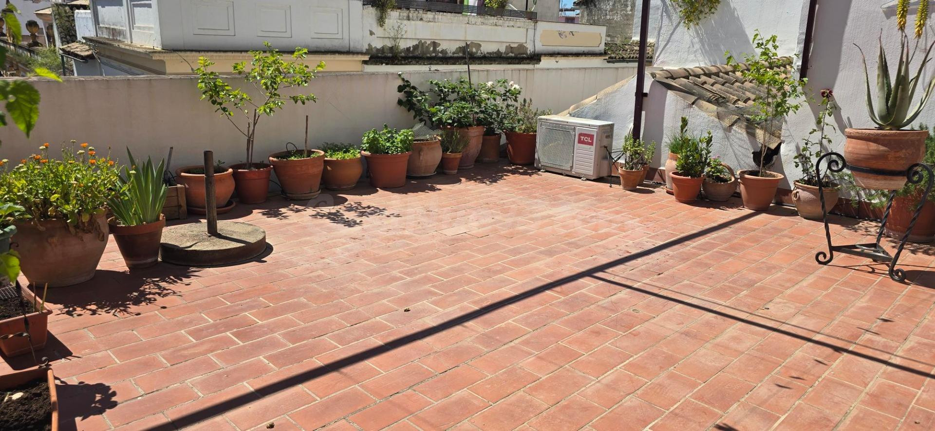 Excelente casa reformada en San Agustín con garaje y local incluido