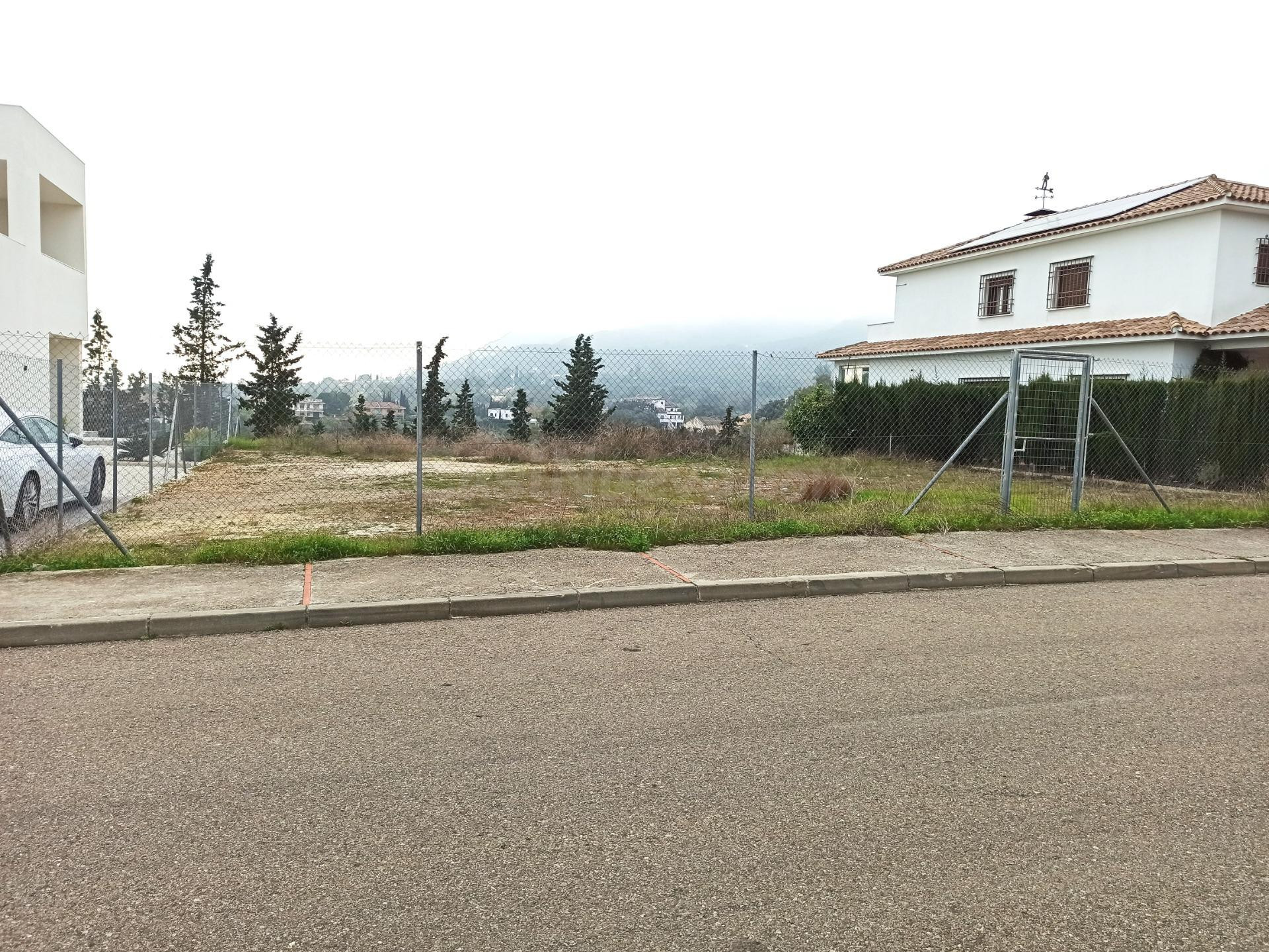 Exclusiva parcela con proyecto en entorno natural privilegiado