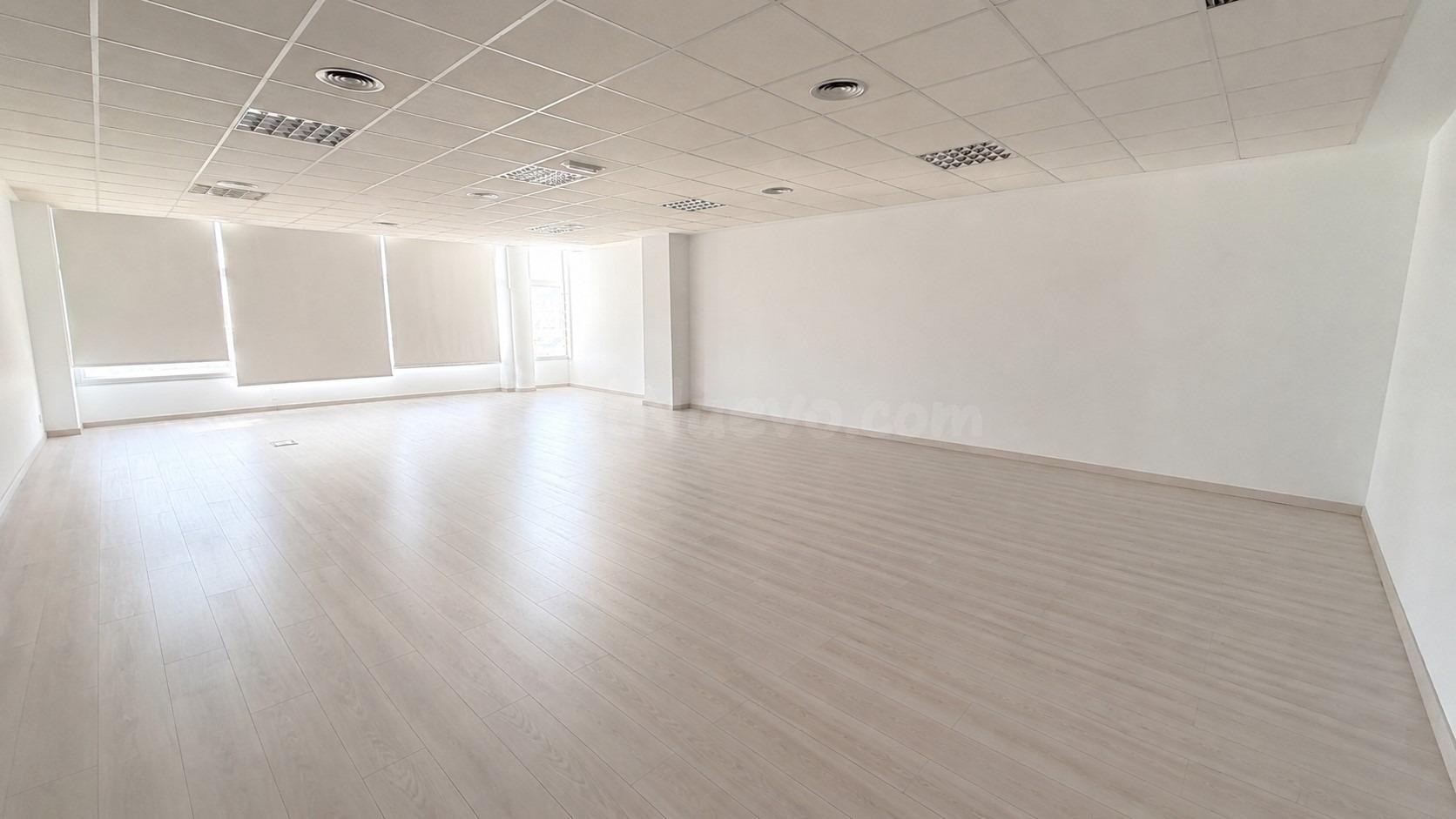 EXCLUSIVA OFICINA REFORMADA CON GRANDES VISTAS A LA SIERRA