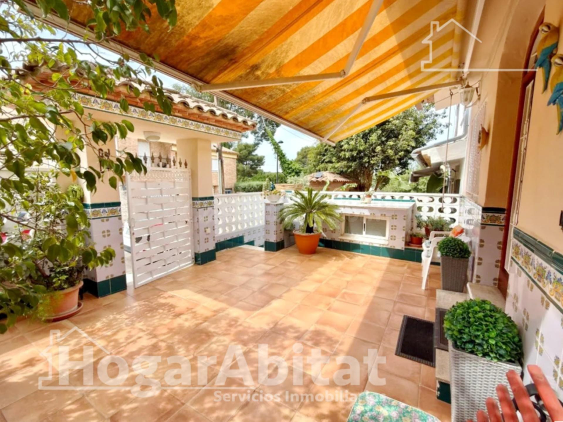 MAGNIFICO ADOSADO CON PISCINA, BARBACOA Y TERRAZA