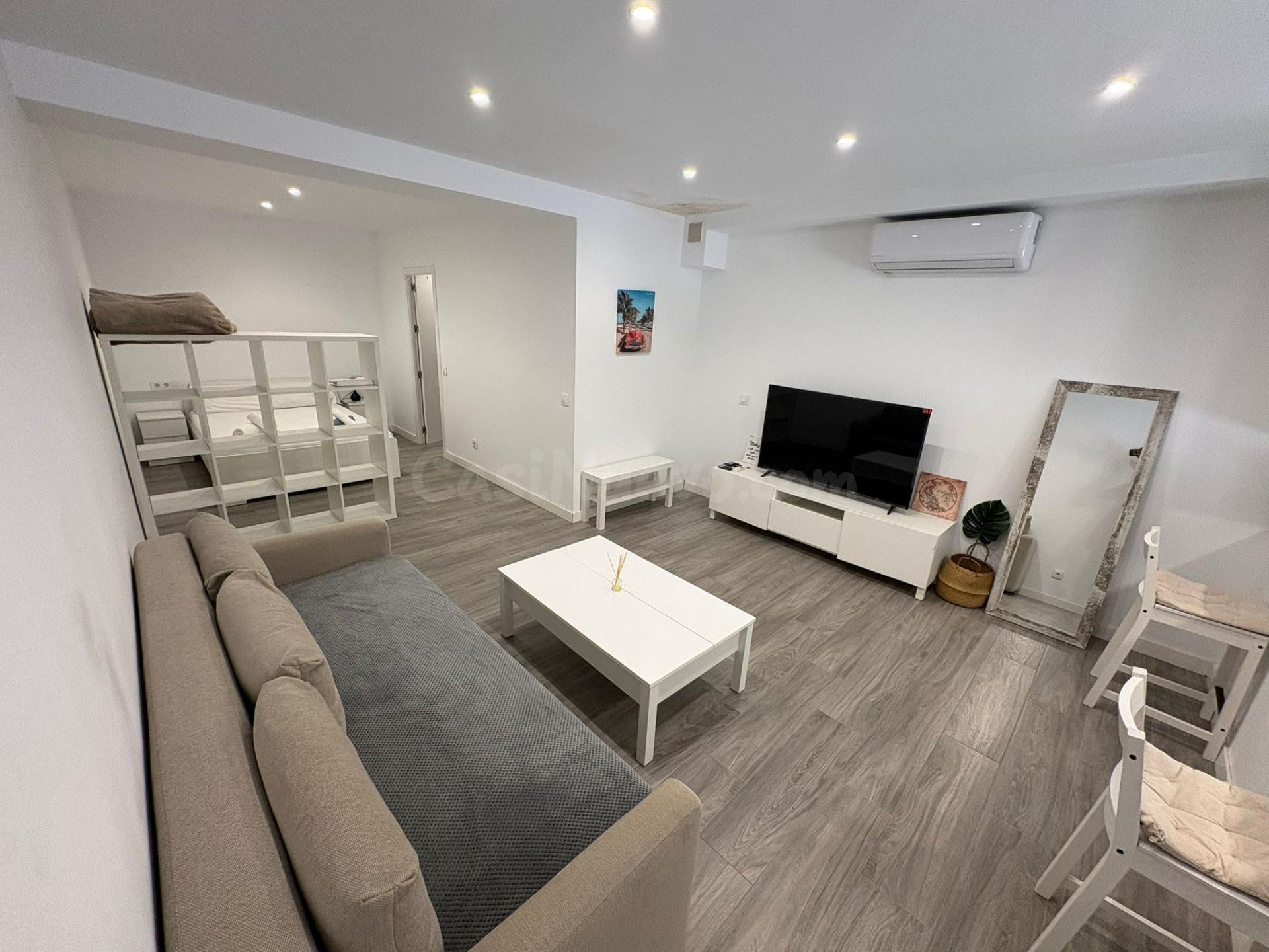 ESPECTACULAR APARTAMENTO AMUEBLADO CON LICENCIA TURÍSTICA JUNTO MINISTERIOS.
