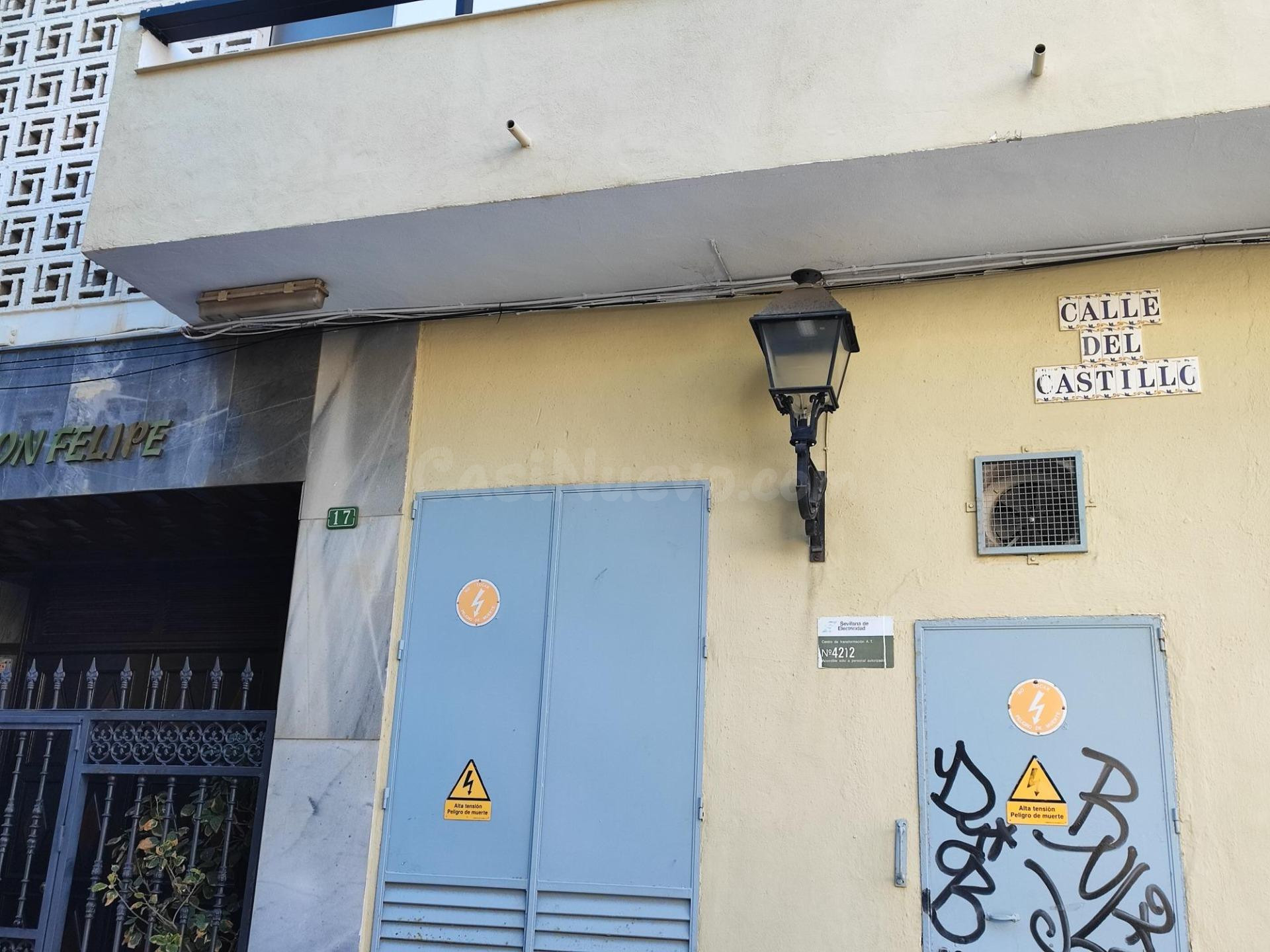 ALQUILER LOCAL COMERCIAL C. CASTILLO FUENGIROLA, A UN PASO D - foto 2