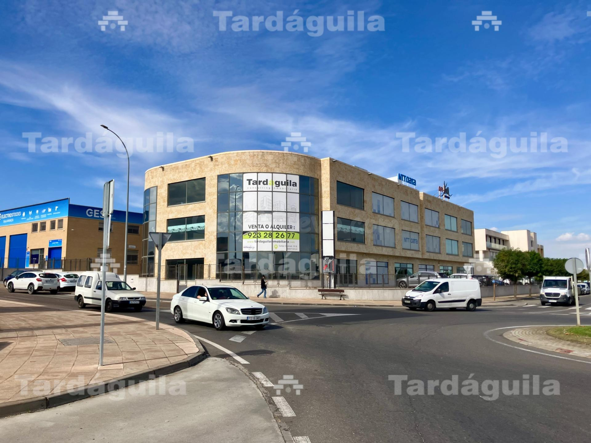 ALQUILER DE LOCAL EN EDIFICIO COMERCIAL