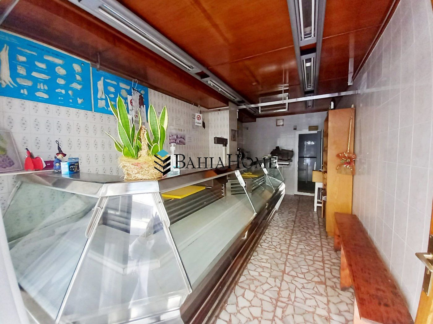 Local comercial 96m² en venta - Cuatro Caminos