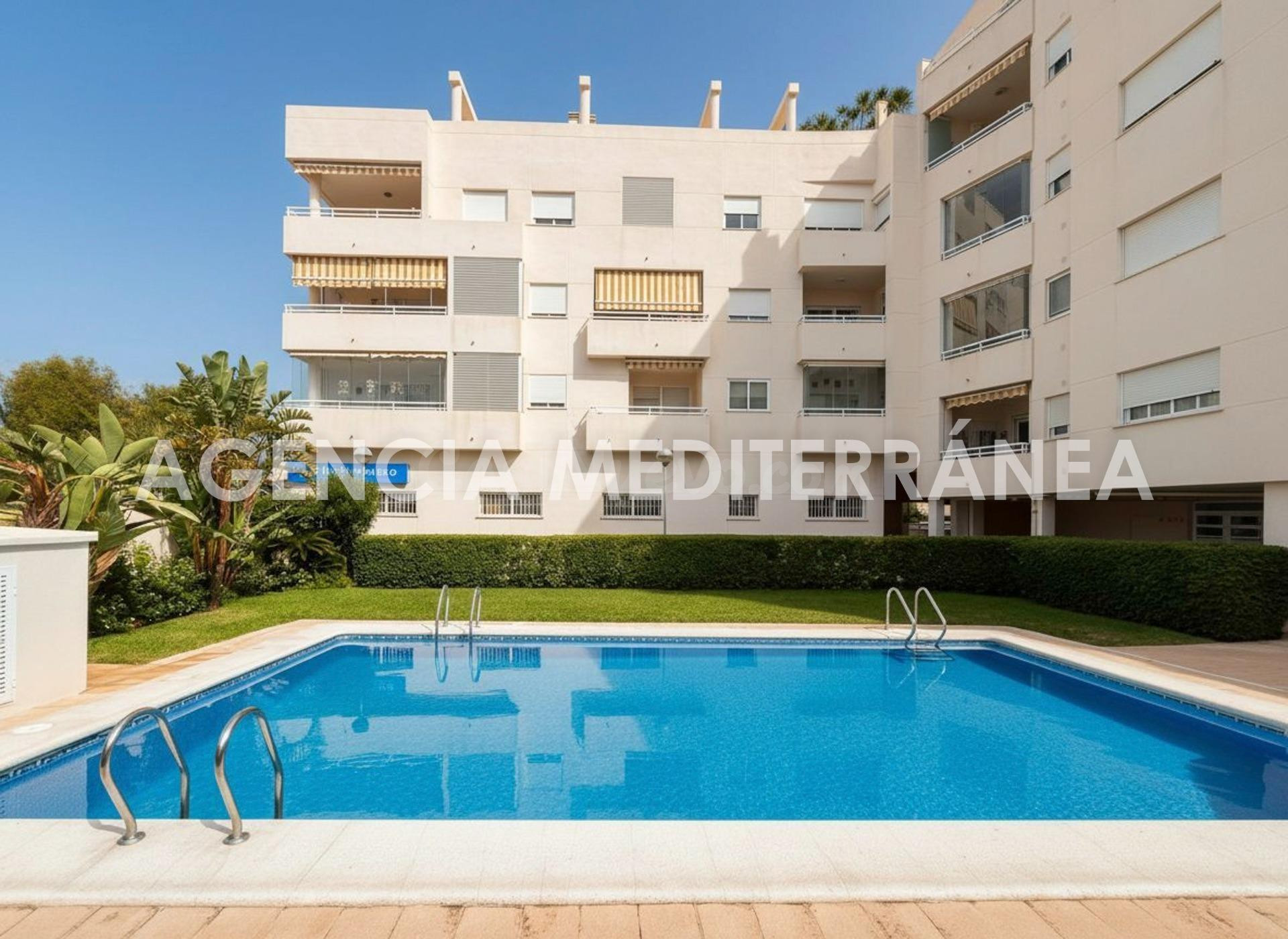 Exclusivo apartamento en primera línea de la playa de Denia  - foto 2