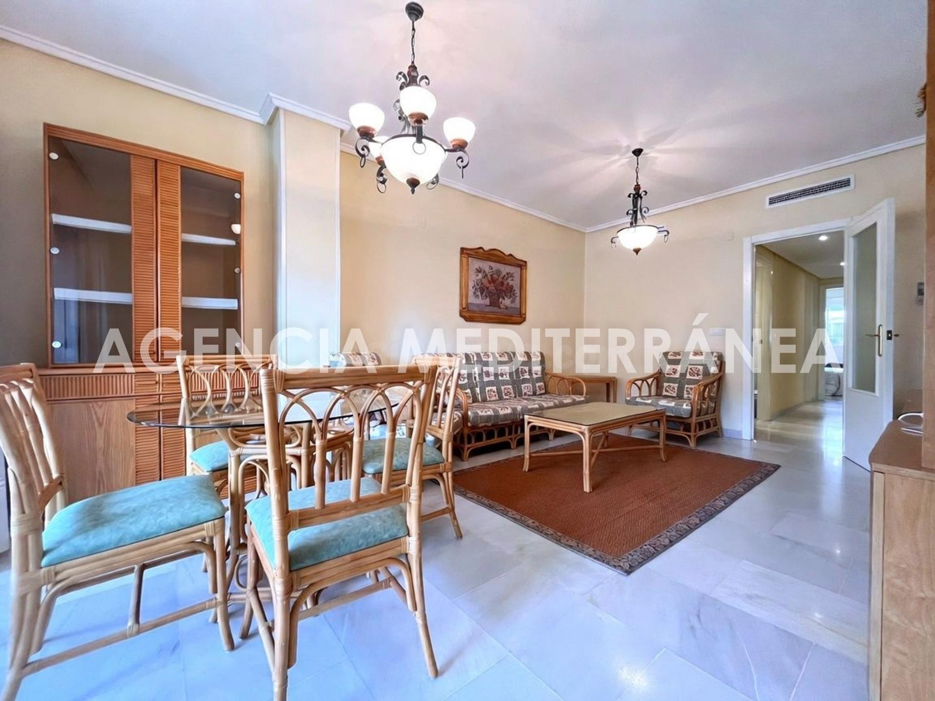 Exclusivo apartamento en primera línea de la playa de Denia  - foto 3