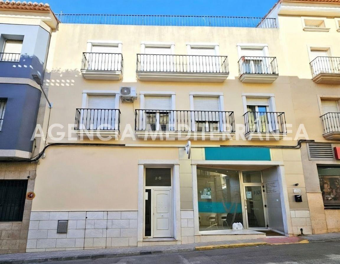Amplio piso de 3 dormitorios con gran terraza y trastero en 