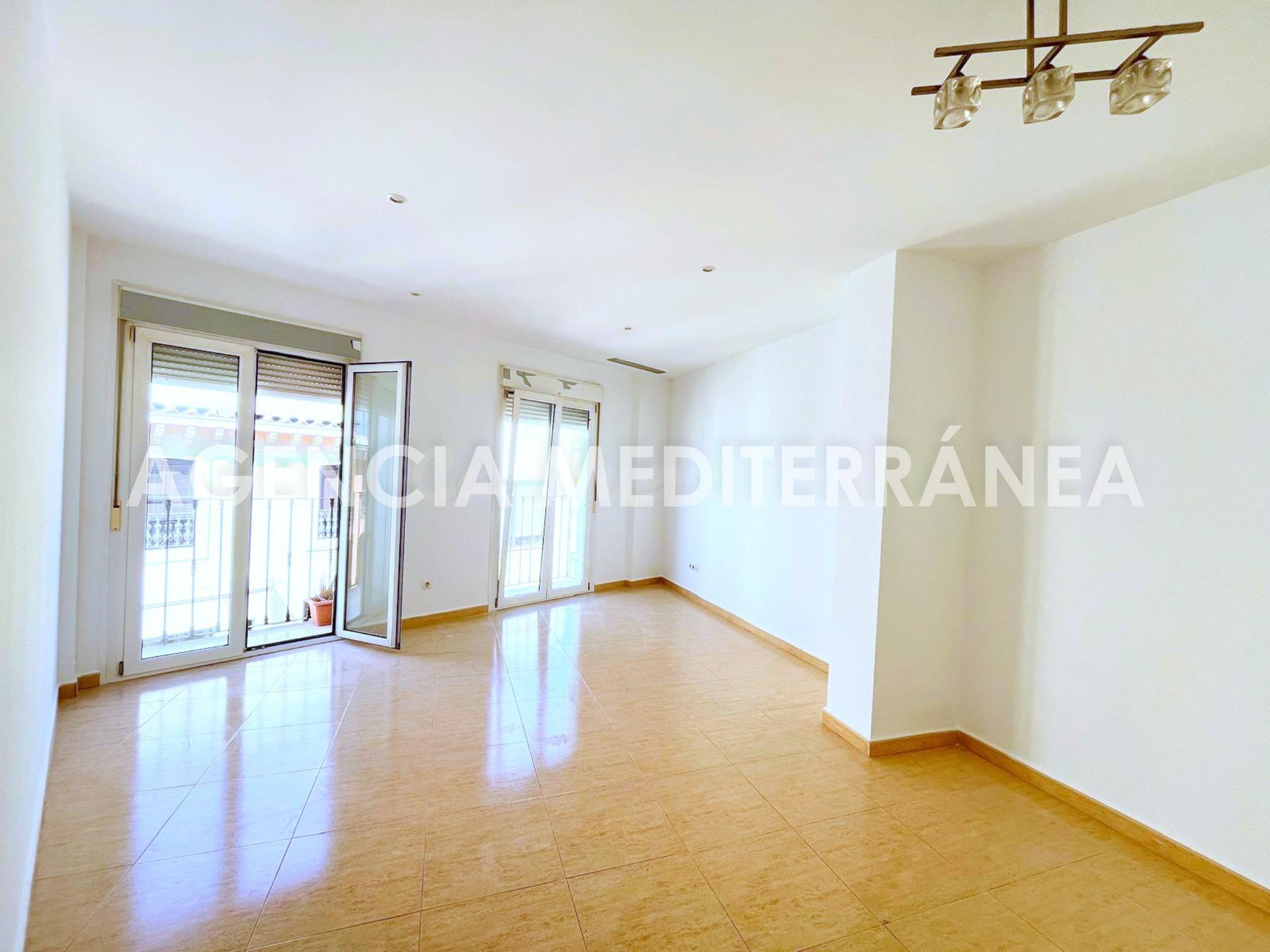 Amplio piso de 3 dormitorios con gran terraza y trastero en  - foto 3