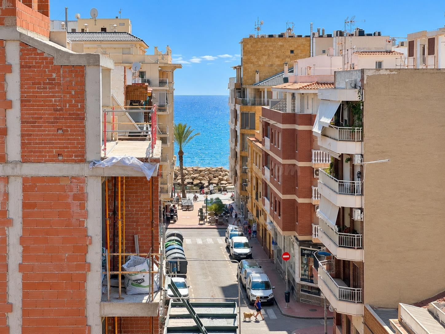 ¡Luz, sol y playa a 3 minutos a pie! Piso en última planta c - foto 3