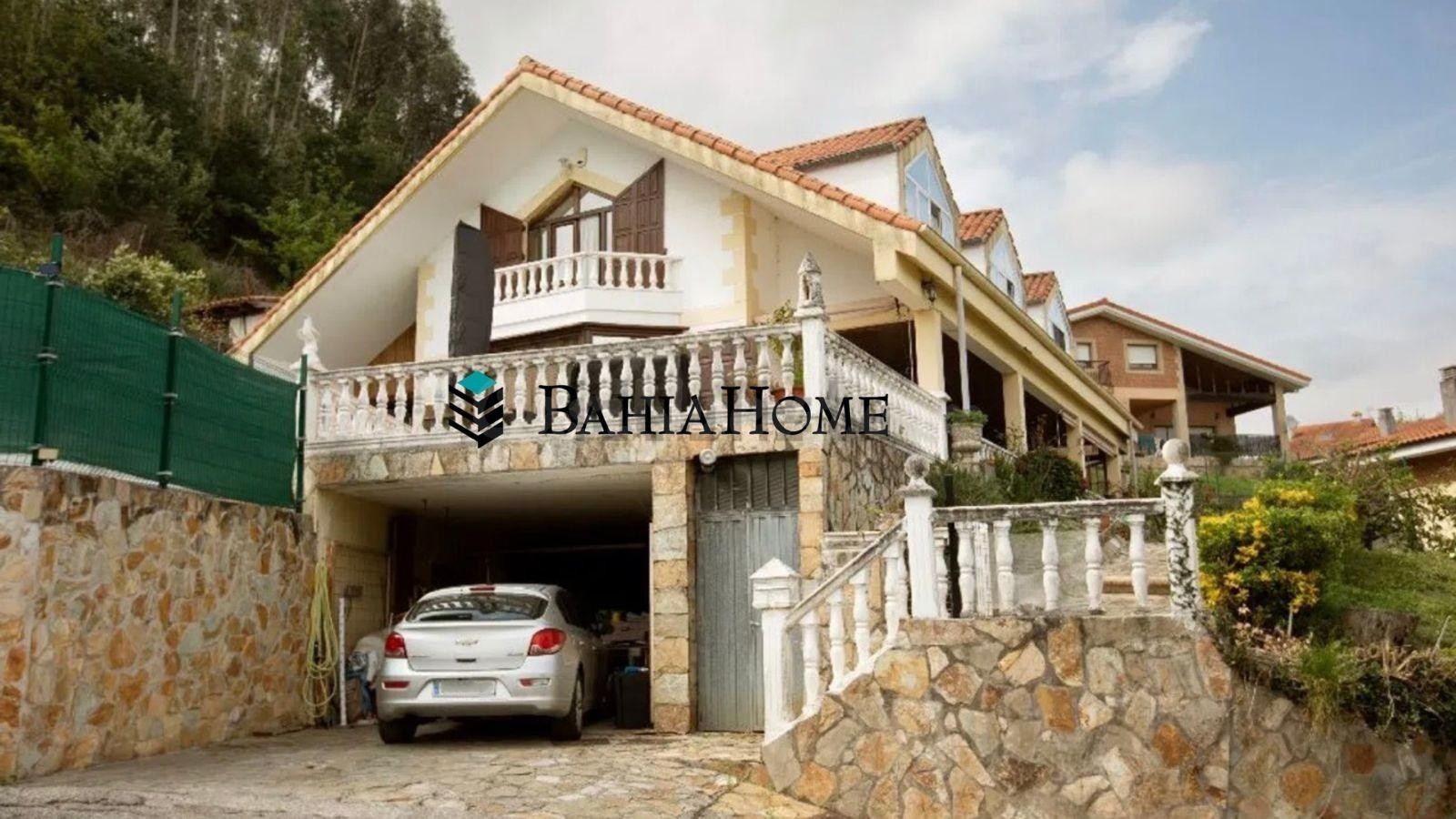 Chalet independiente en venta en Treto junto a la Ría del As