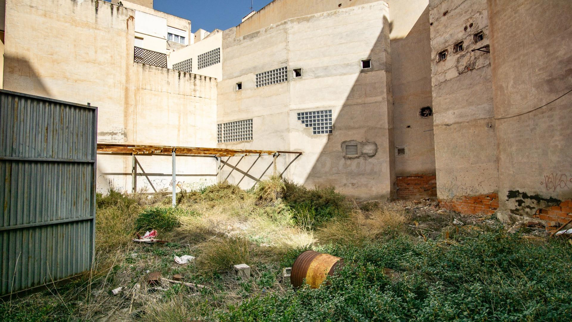 Suelo urbano sin edificar ideal para hacer viviendas - foto 3