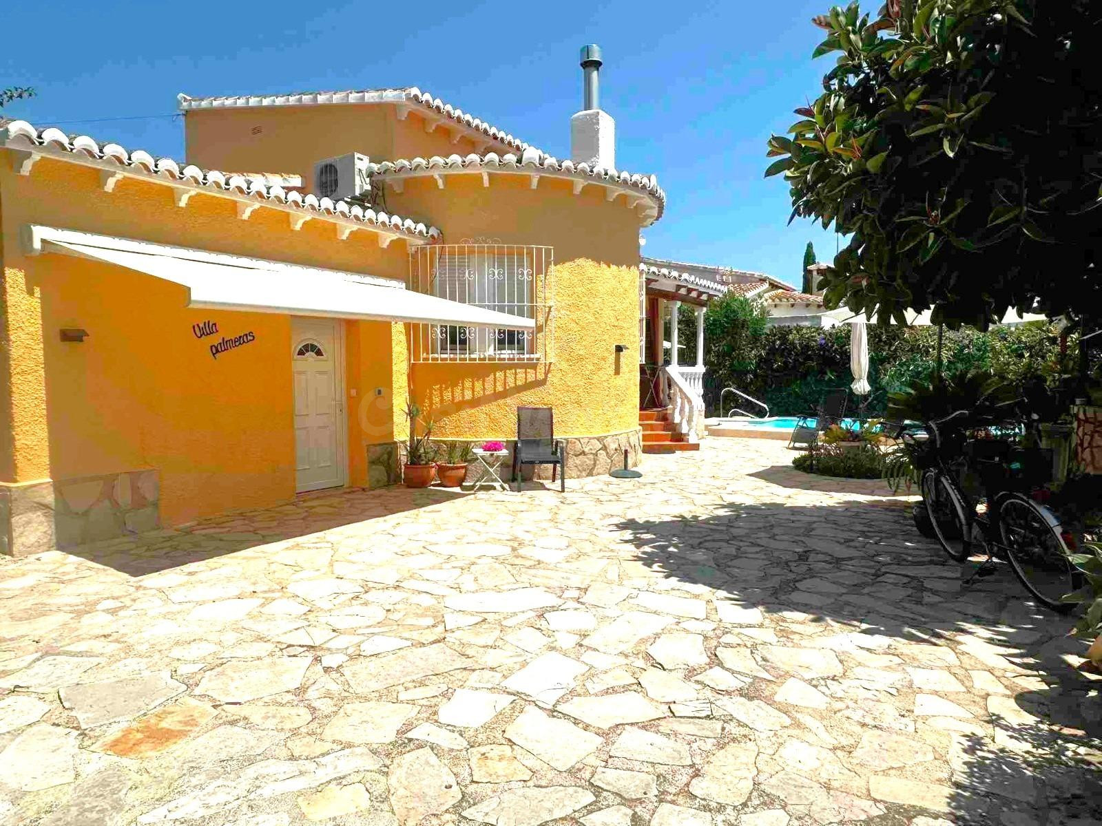 Bonito chalet con apartamento de invitados en venta en Els P - foto 2