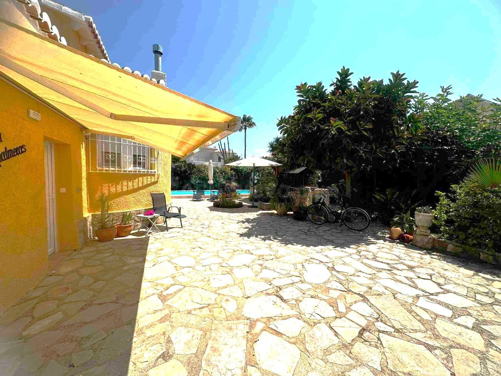 Bonito chalet con apartamento de invitados en venta en Els P - foto 3