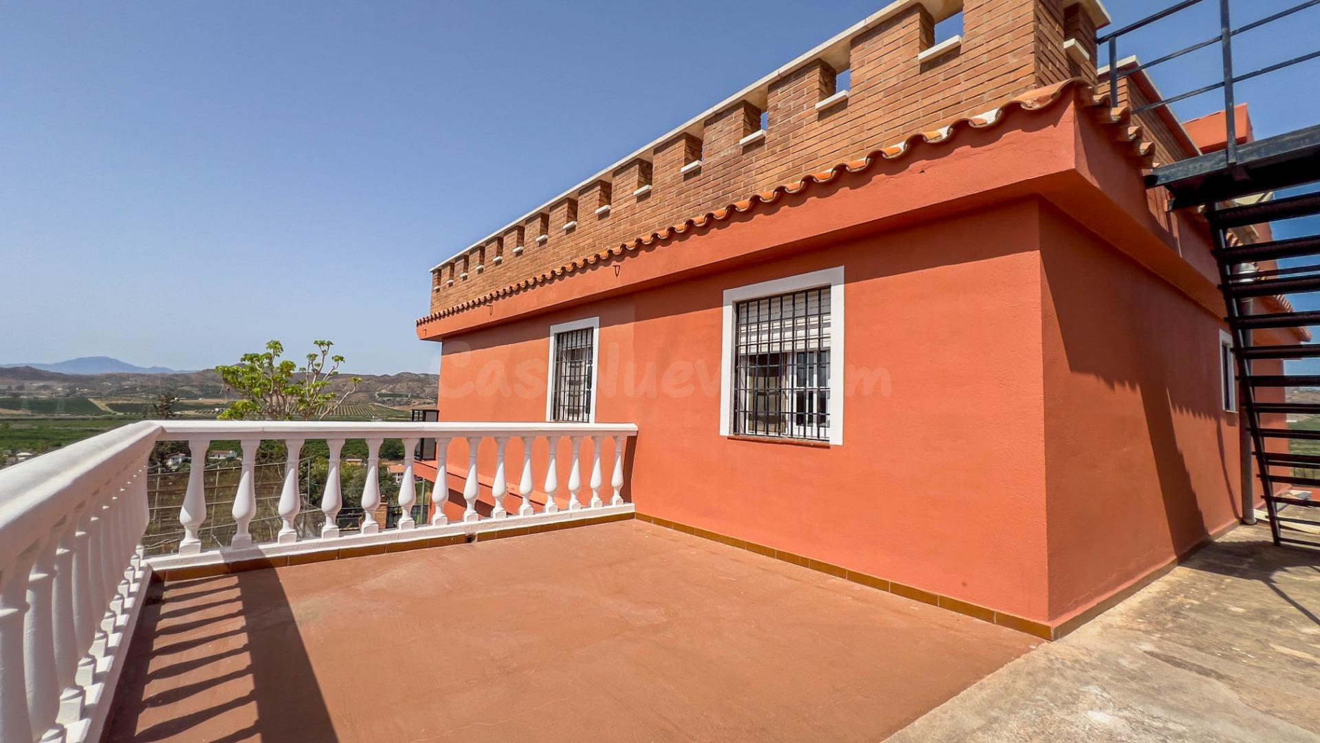 ESPACIOSA CASA CON GRAN TERRENO Y PRECIOSAS VISTAS EN CAMPAN - foto 3
