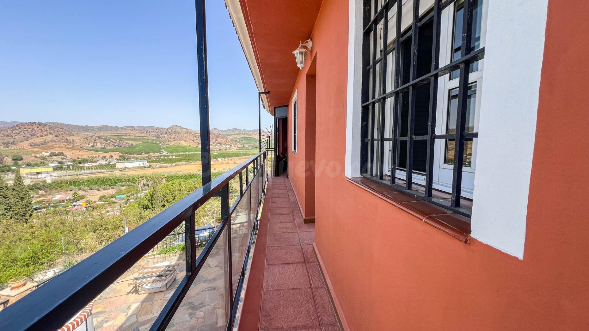 ESPACIOSA CASA CON GRAN TERRENO Y PRECIOSAS VISTAS EN CAMPAN - foto 5