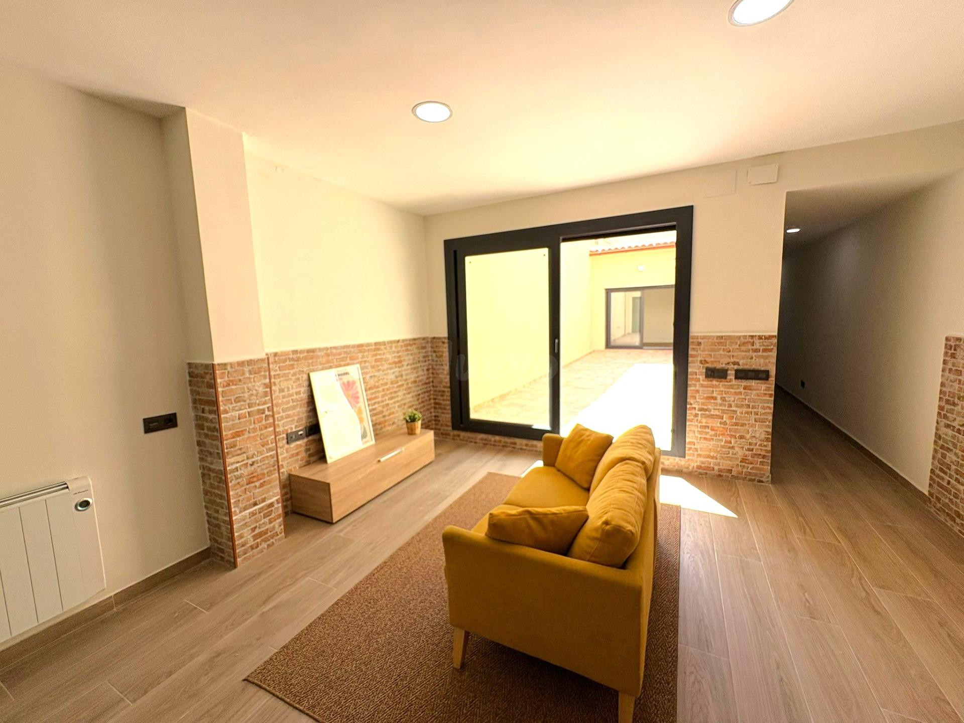 PLANTA BAJA DE OBRA NOVA DE 3 habitaciones CON PATIO PRIVADO
