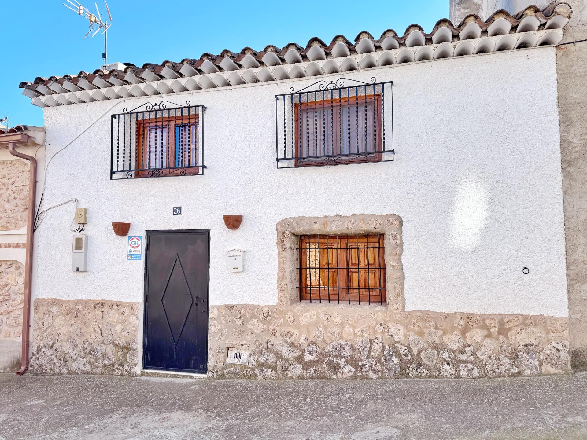 INMUEBLE CON DOS VIVIENDAS INDEPENDIENTES EN TAZONA, SOCOVOS