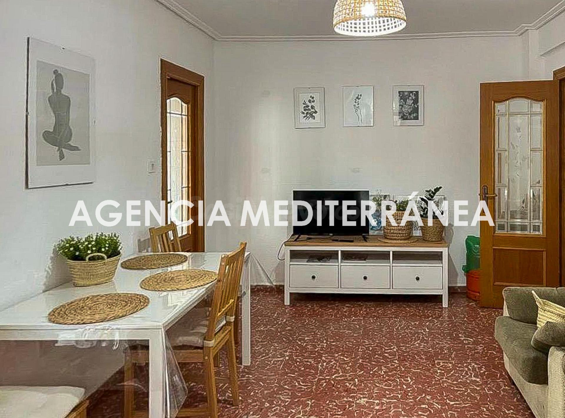 Amplia vivienda a un paso de la Playa de la Malvarrosa