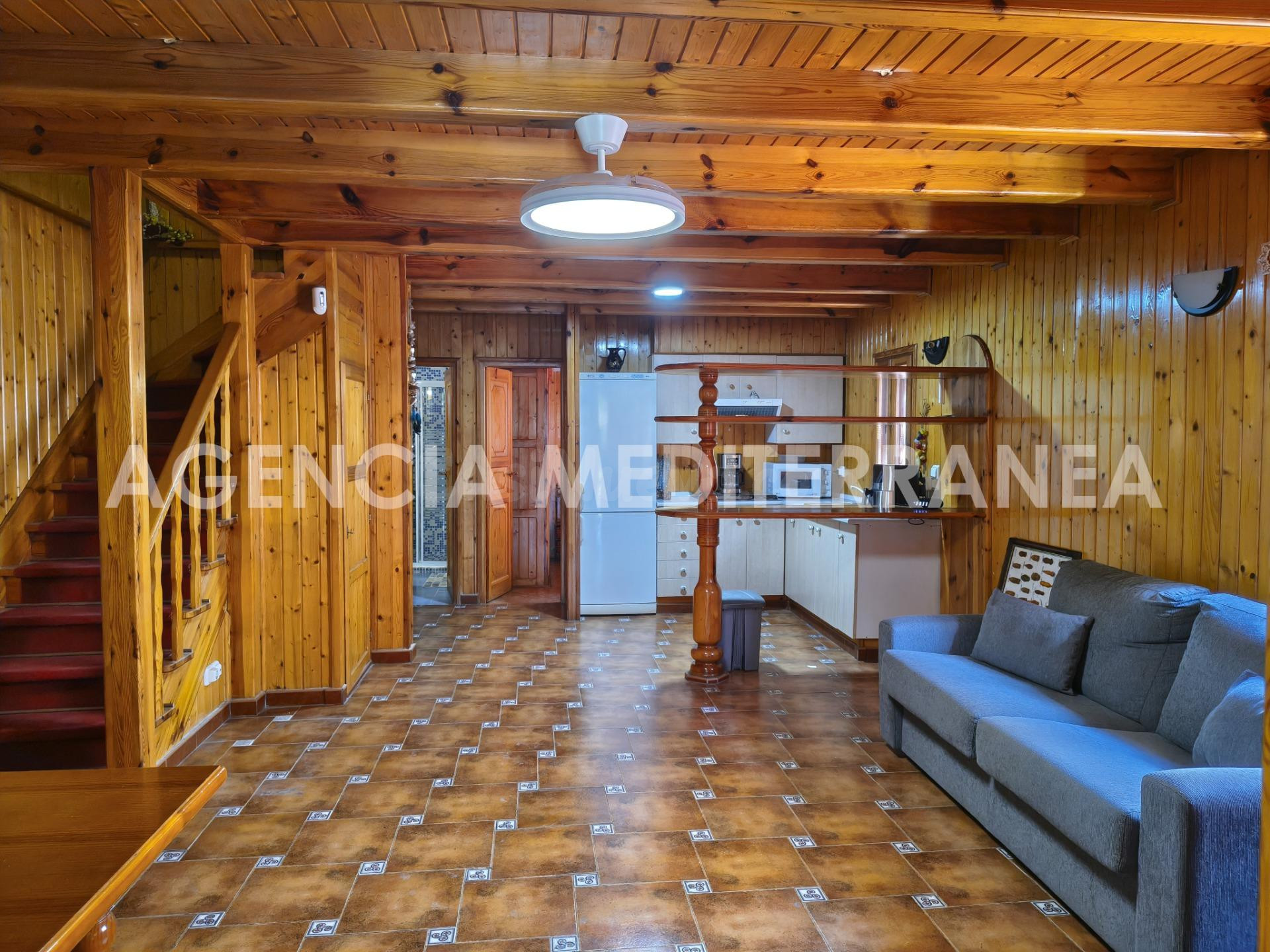¡Descubre este encantador y singular chalet, ubicado en la t - foto 3