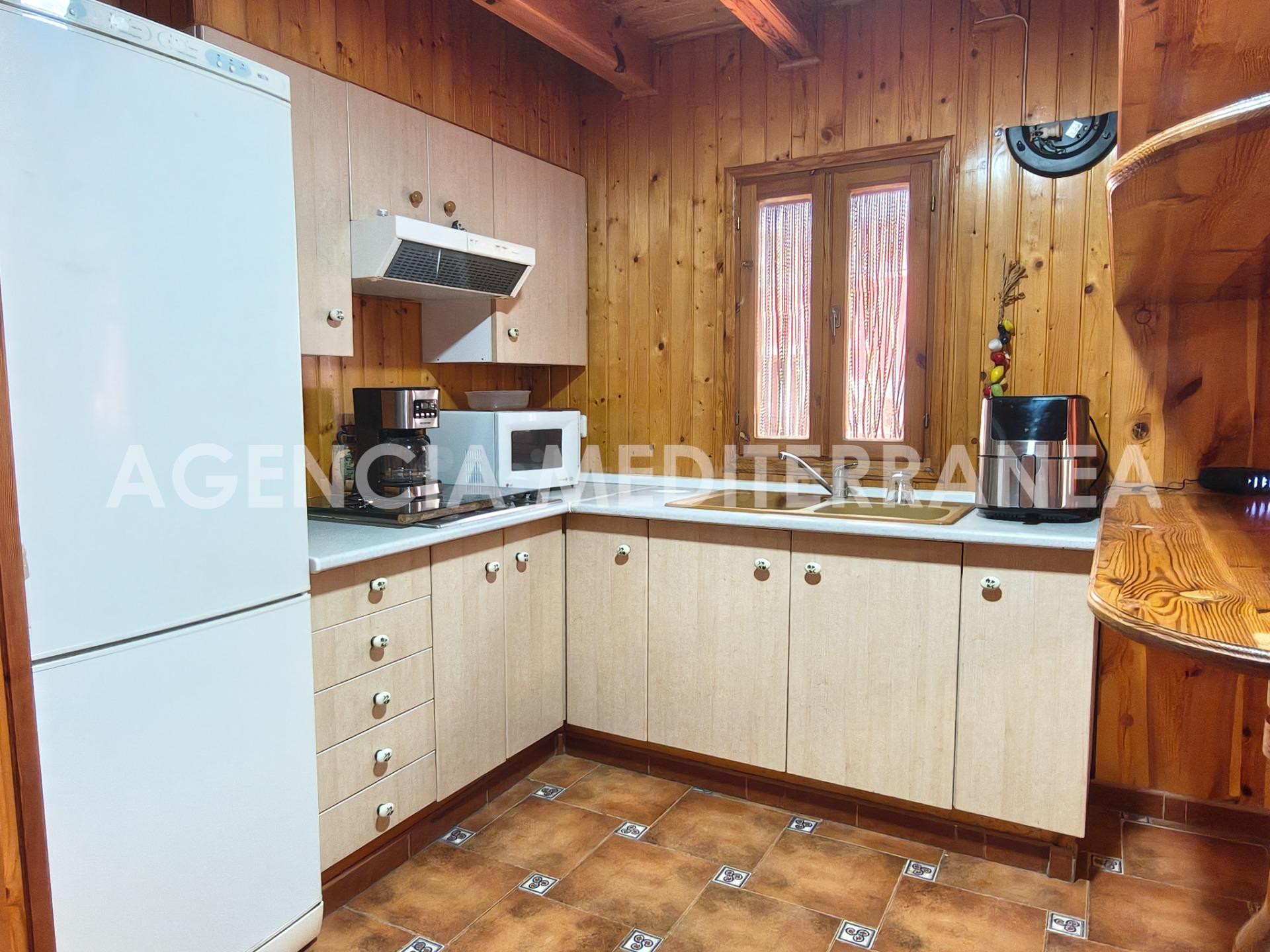 ¡Descubre este encantador y singular chalet, ubicado en la t - foto 5