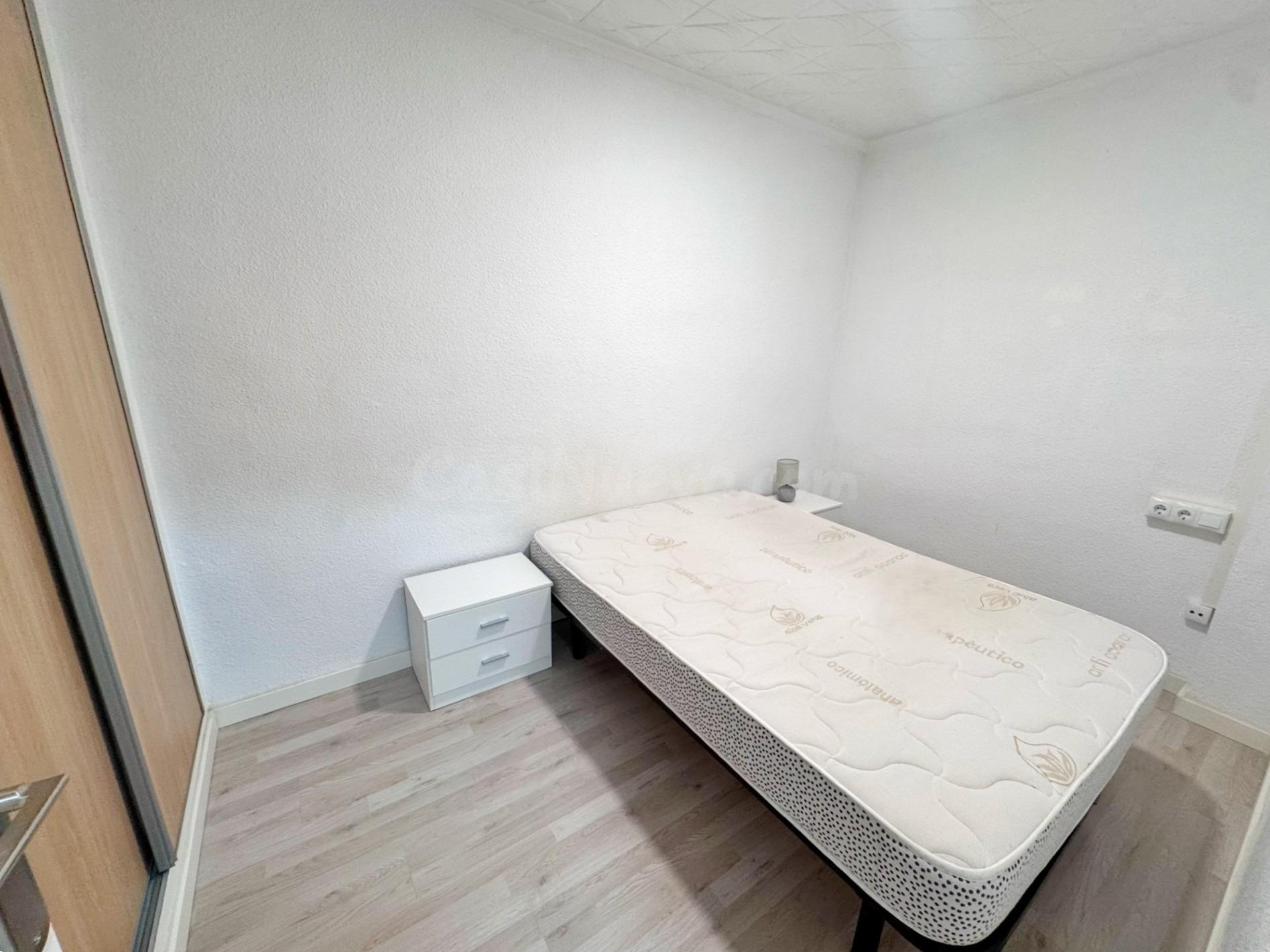 PISO 1º EN ELDA, ZONA NUEVA FRATERNIDAD - foto 4