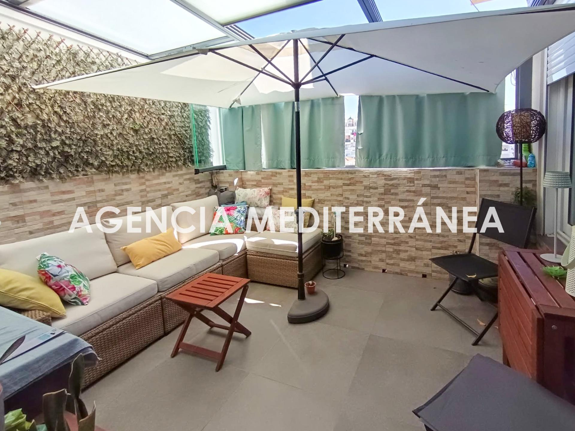 ¡Exclusivo ático reformado a la venta en el corazón de Arrancapins!