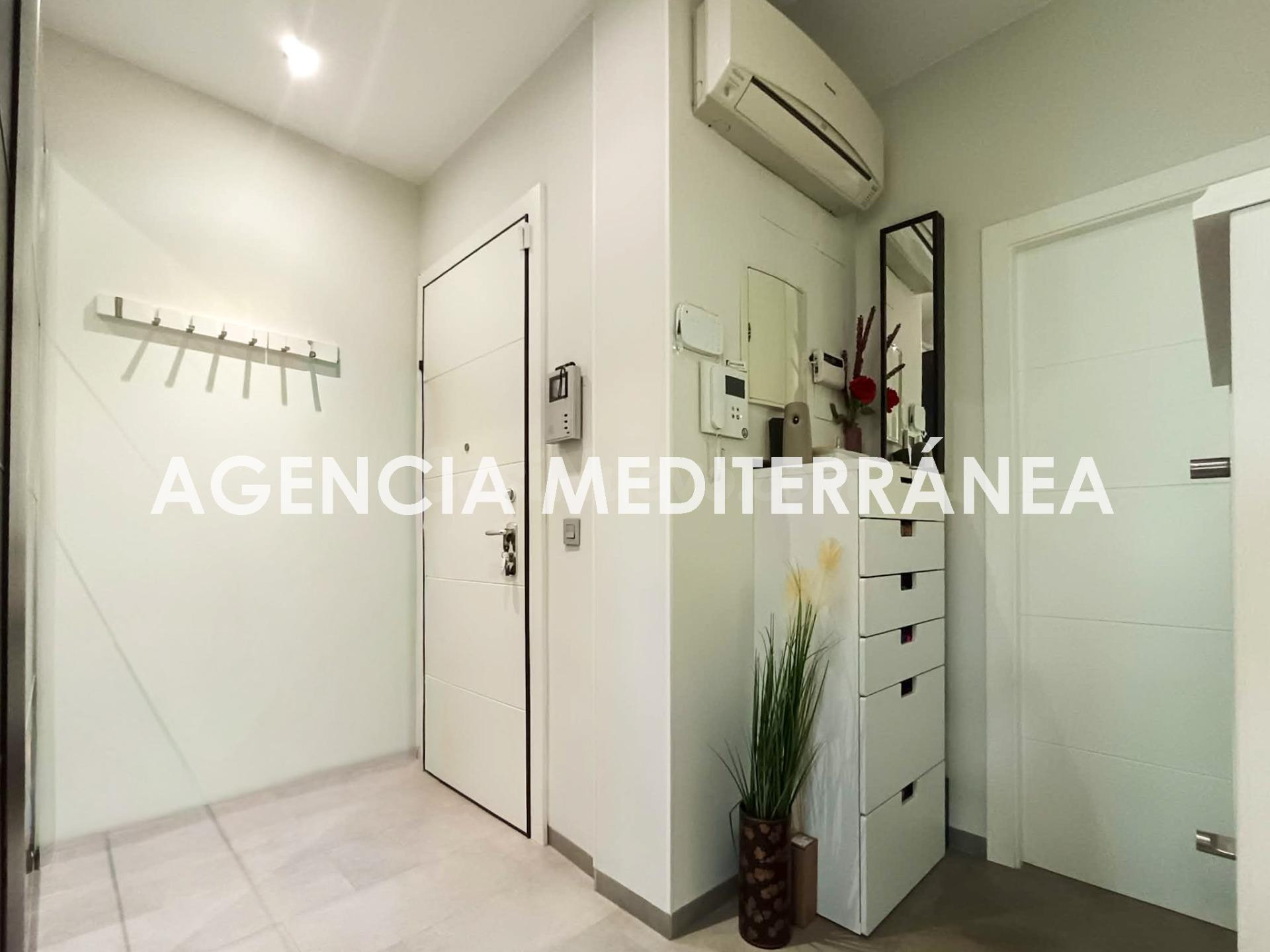 ¡Exclusivo ático reformado a la venta en el corazón de Arran - foto 2