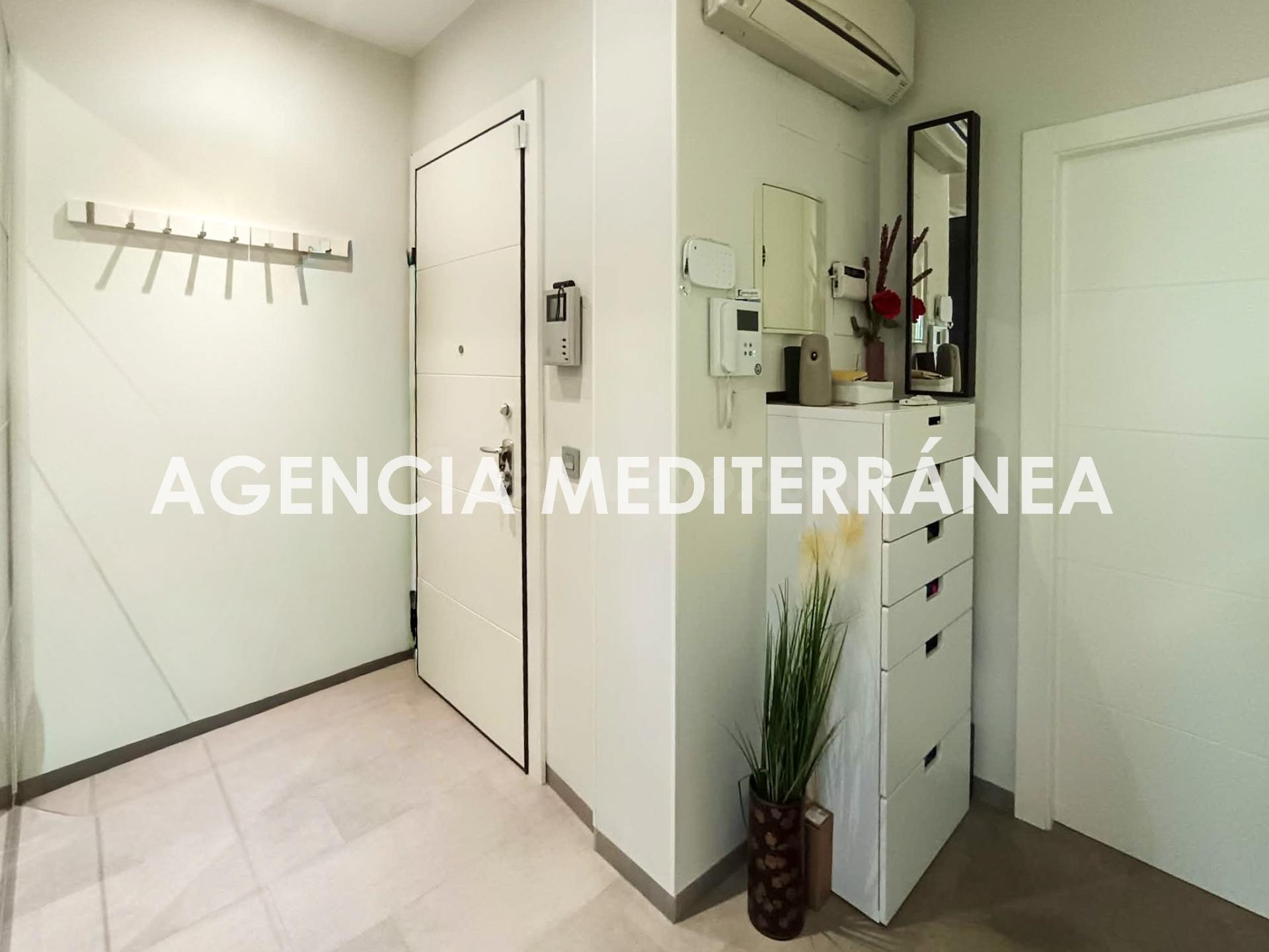 ¡Exclusivo ático reformado a la venta en el corazón de Arran - foto 3