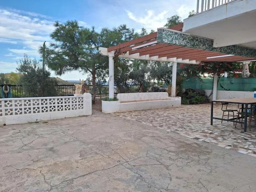 Chalet Adosado en Pueblo Acantilado