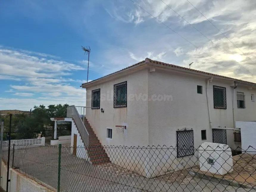 Chalet Adosado en Pueblo Acantilado - foto 2