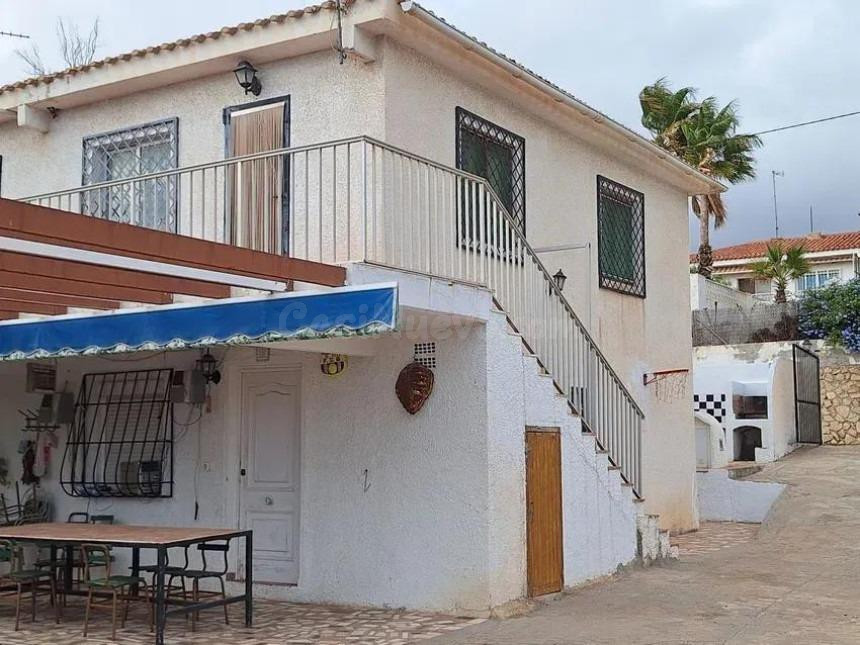 Chalet Adosado en Pueblo Acantilado - foto 3