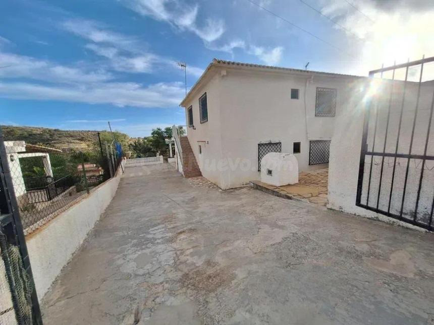 Chalet Adosado en Pueblo Acantilado - foto 4