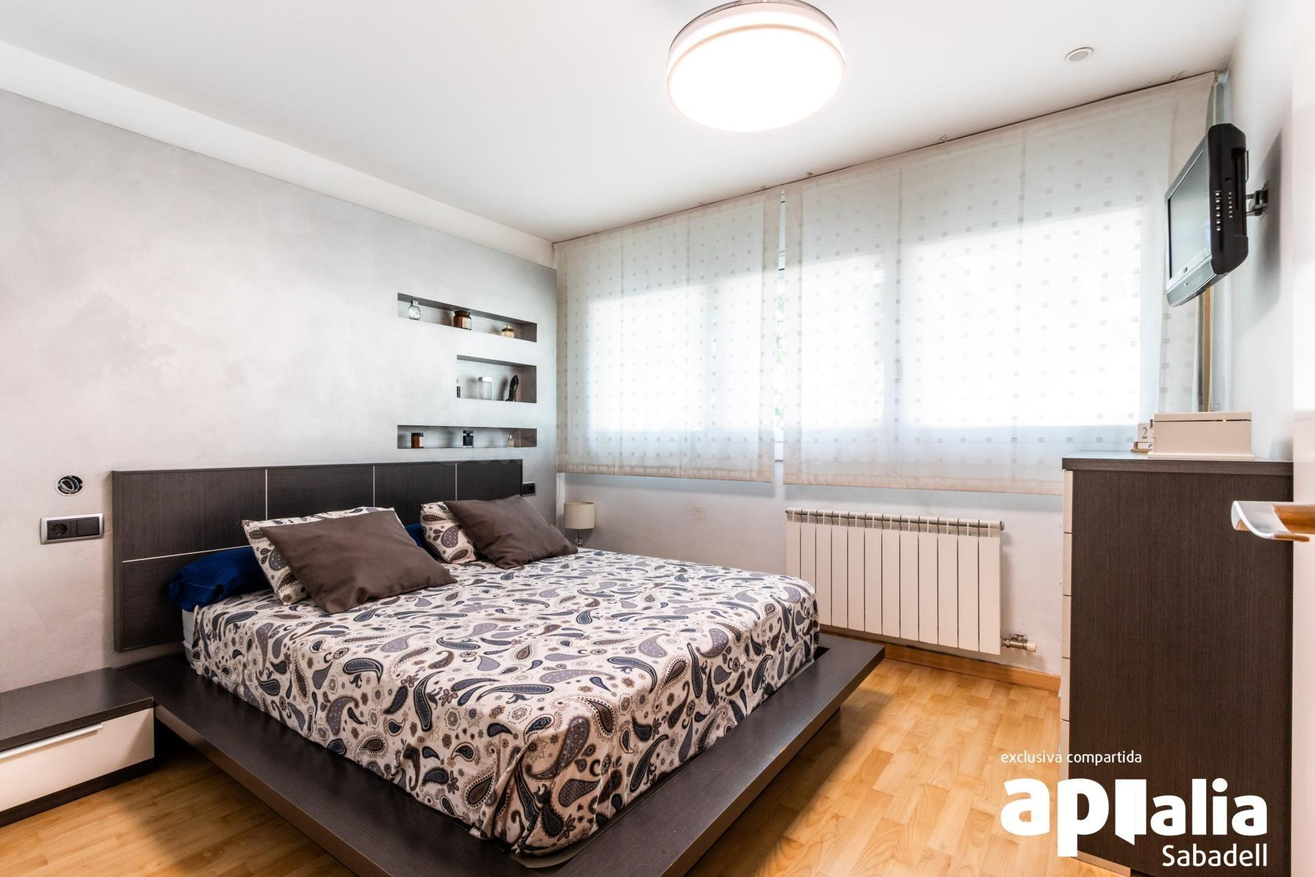 Vivir en “El Barco” de Sabadell: vivienda reformada con pisc - foto 3