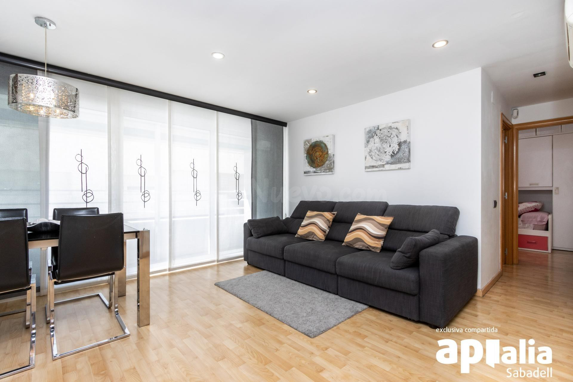 Vivir en “El Barco” de Sabadell: vivienda reformada con pisc - foto 5
