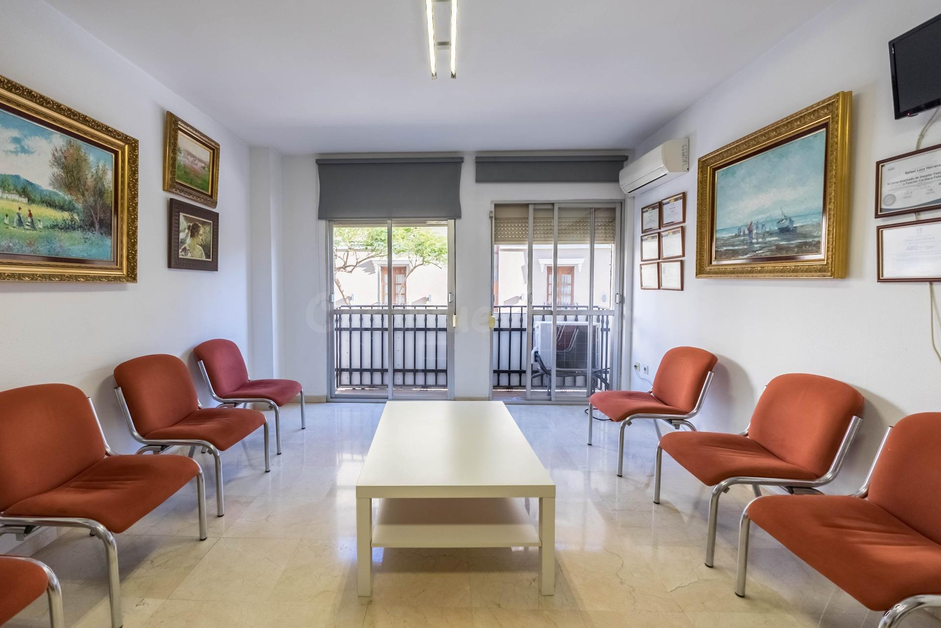 PISO/CONSULTA, en el Corazón de Fuengirola: ¡Oportunidad de 